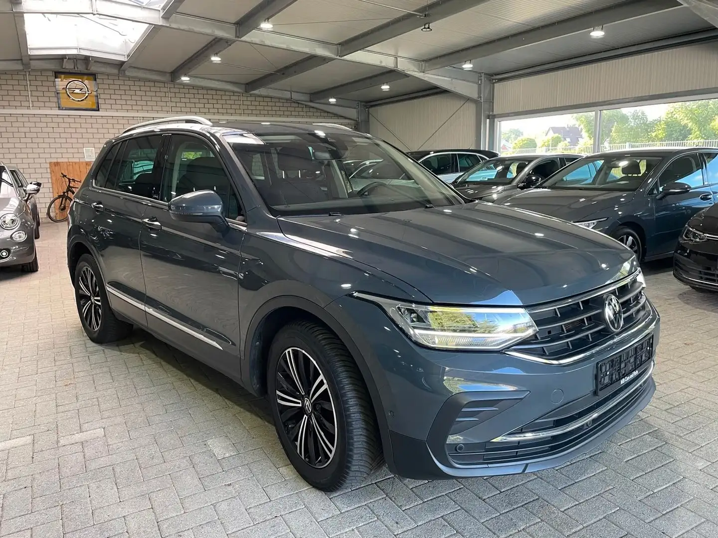 Volkswagen Tiguan 2.0 TDI Active DSG AHK ACC LED SHZ LHZ Gris - 2