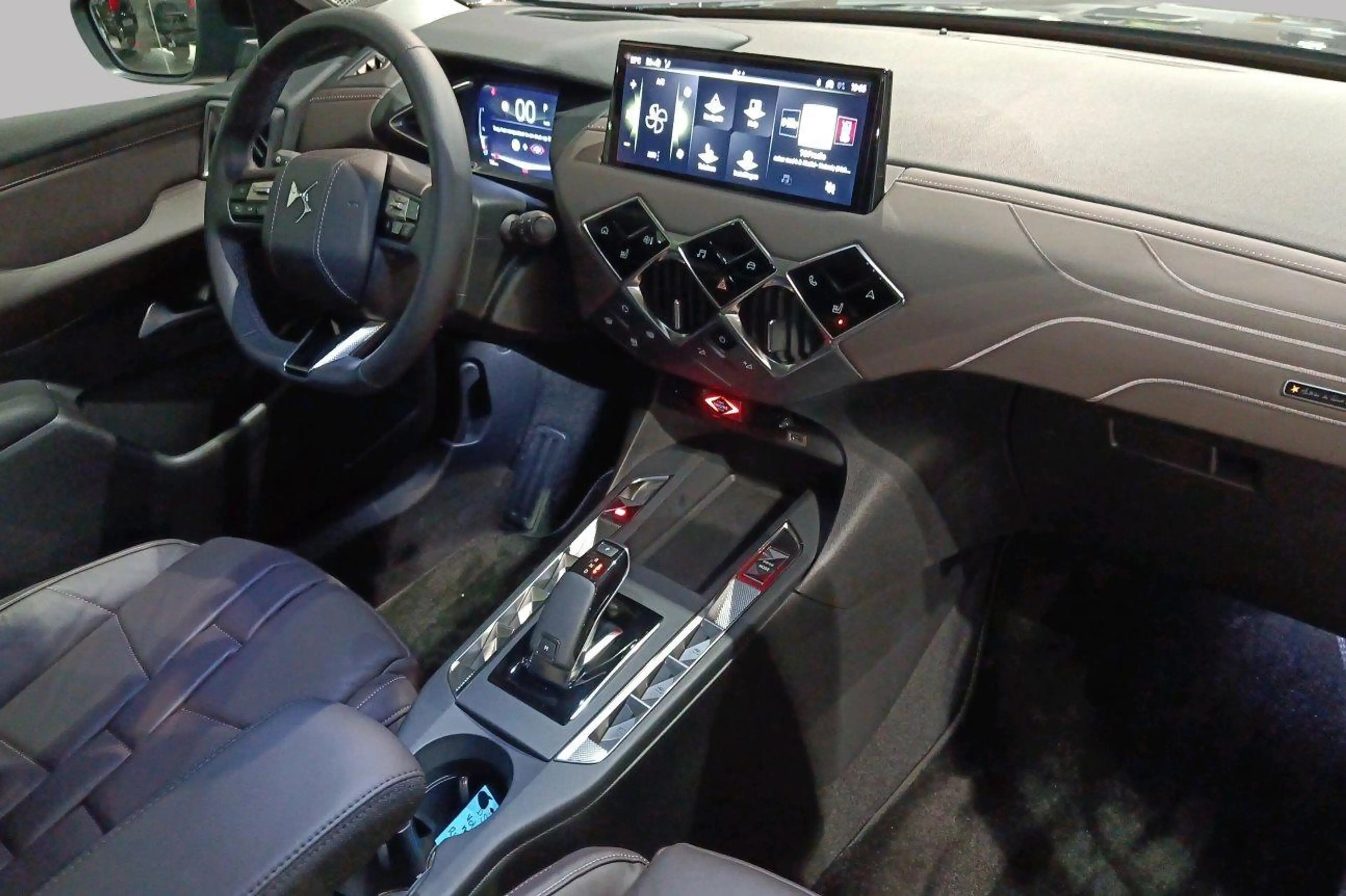 DS Automobiles DS 3 Crossback ANTOINE DE SAINT EXUPERY 130 PureTech Automatic — photo 2