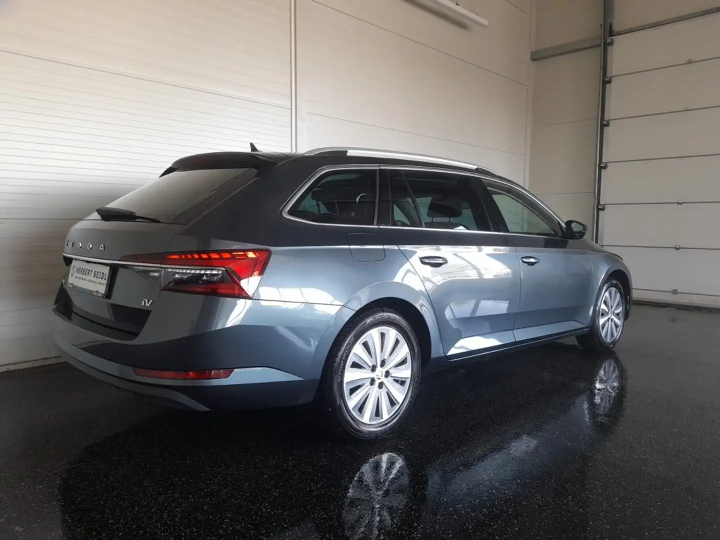 Skoda Superb Combi STYLE PHEV DSG *MATRIX-LED / DCC / VIRTUELL / NAVI / AHV & KAMERA / ACC / MEMORY SPORTSITZE / E-KLAPPE / KEYLESS* Grau - 2