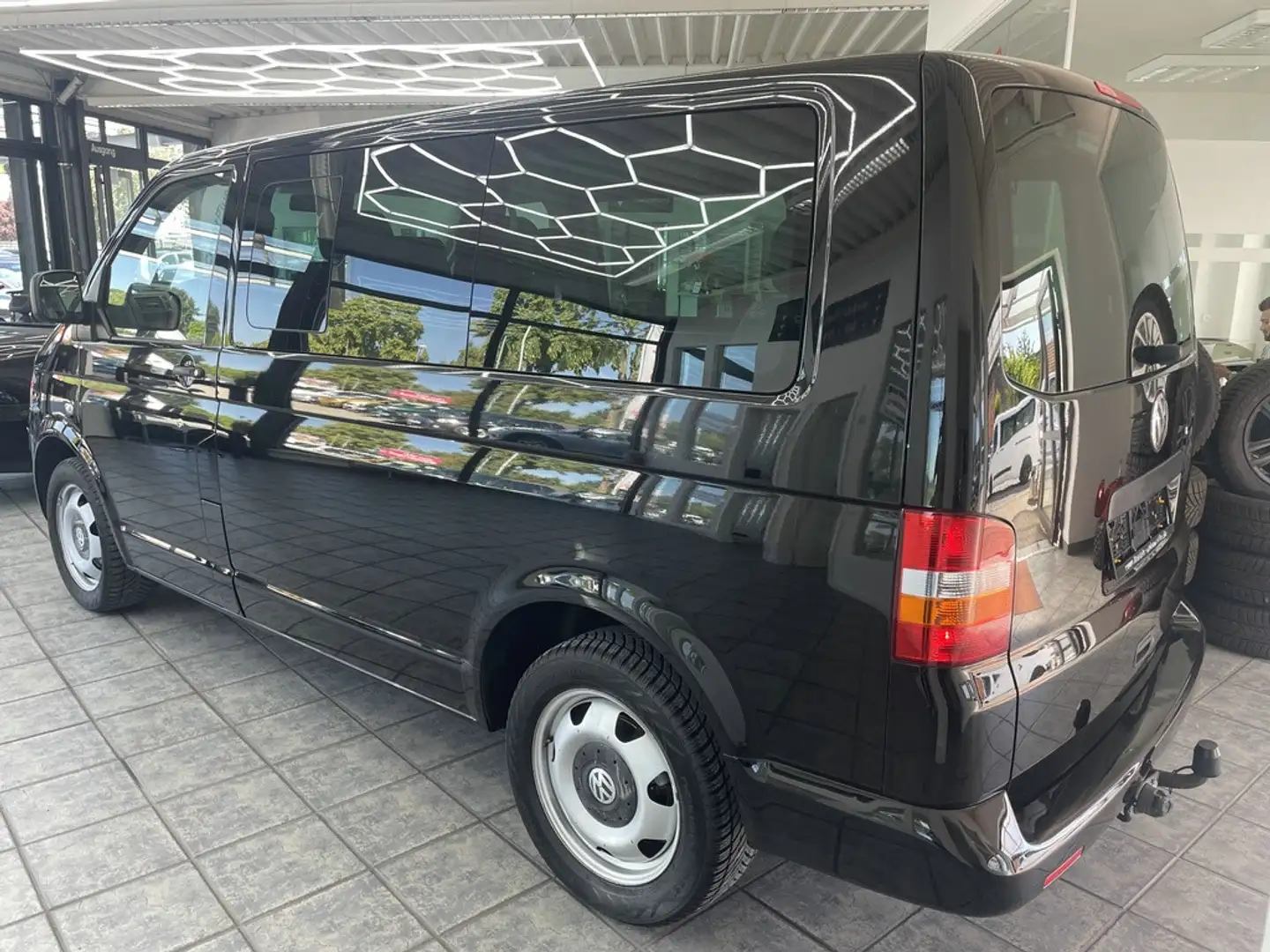 Volkswagen T5 Multivan 2.5 TDI, 7-Sitzer, Klima, Standheiz. Schwarz - 2