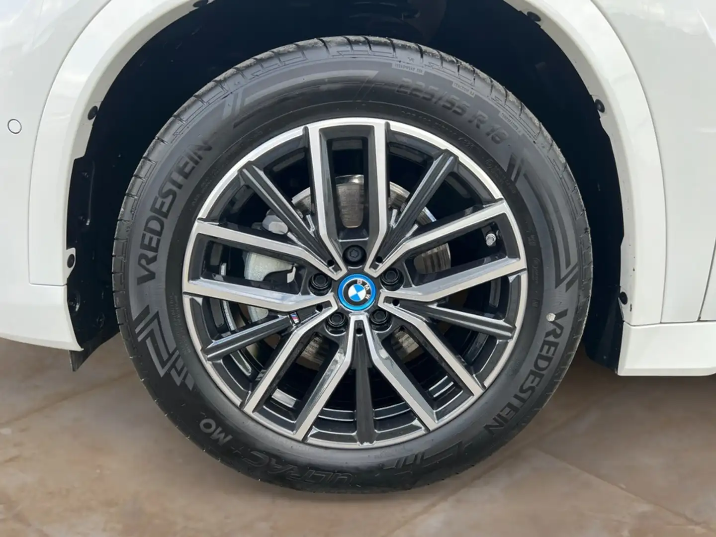 BMW iX1 eDrive20 M Sportpaket + GARANTIE-bis-01.2029 Blanc - 2