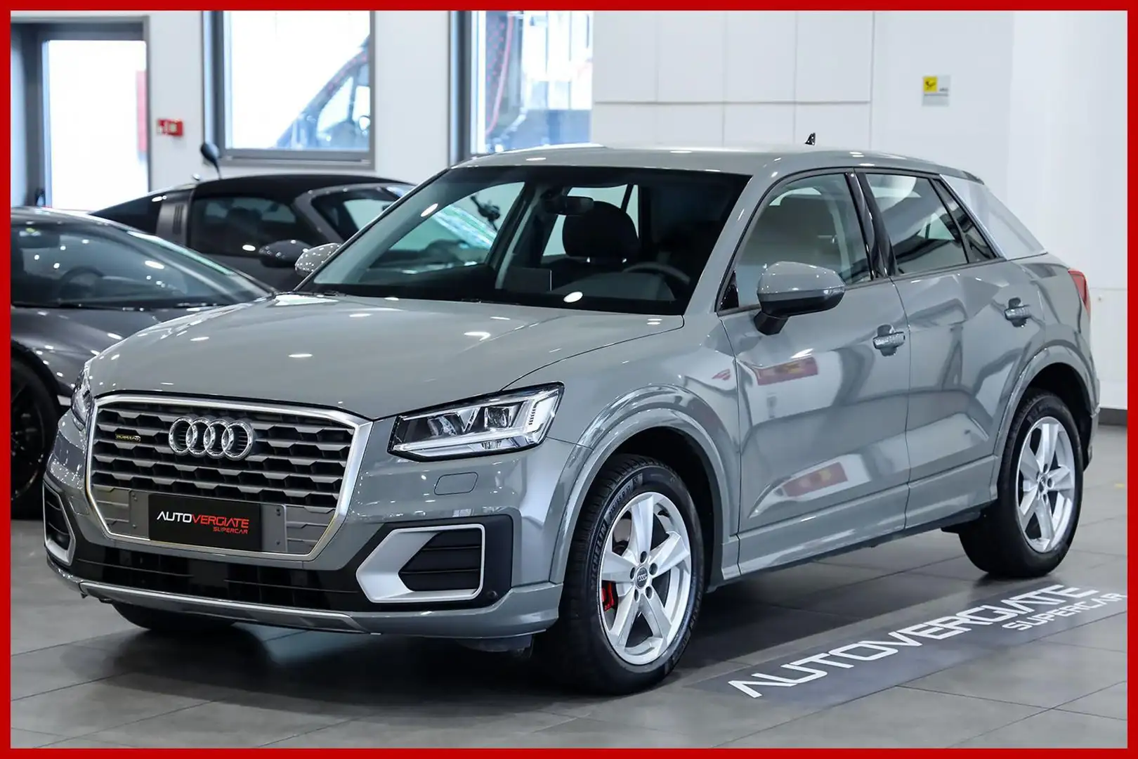 Audi Q2 35 TDI quattro S tronic Business Plus Grijs - 1