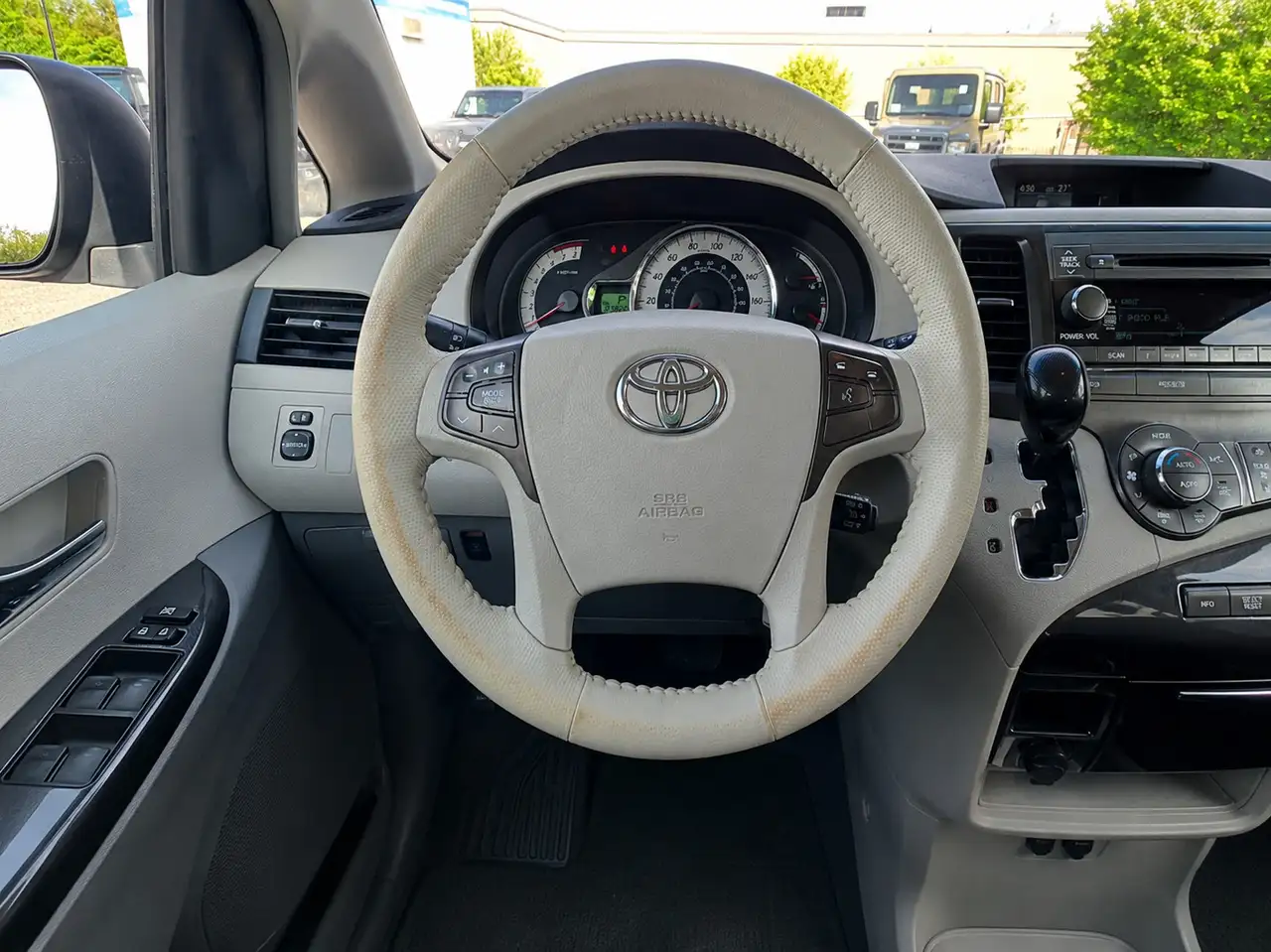 Toyota Sienna снимка Toyota Sienna