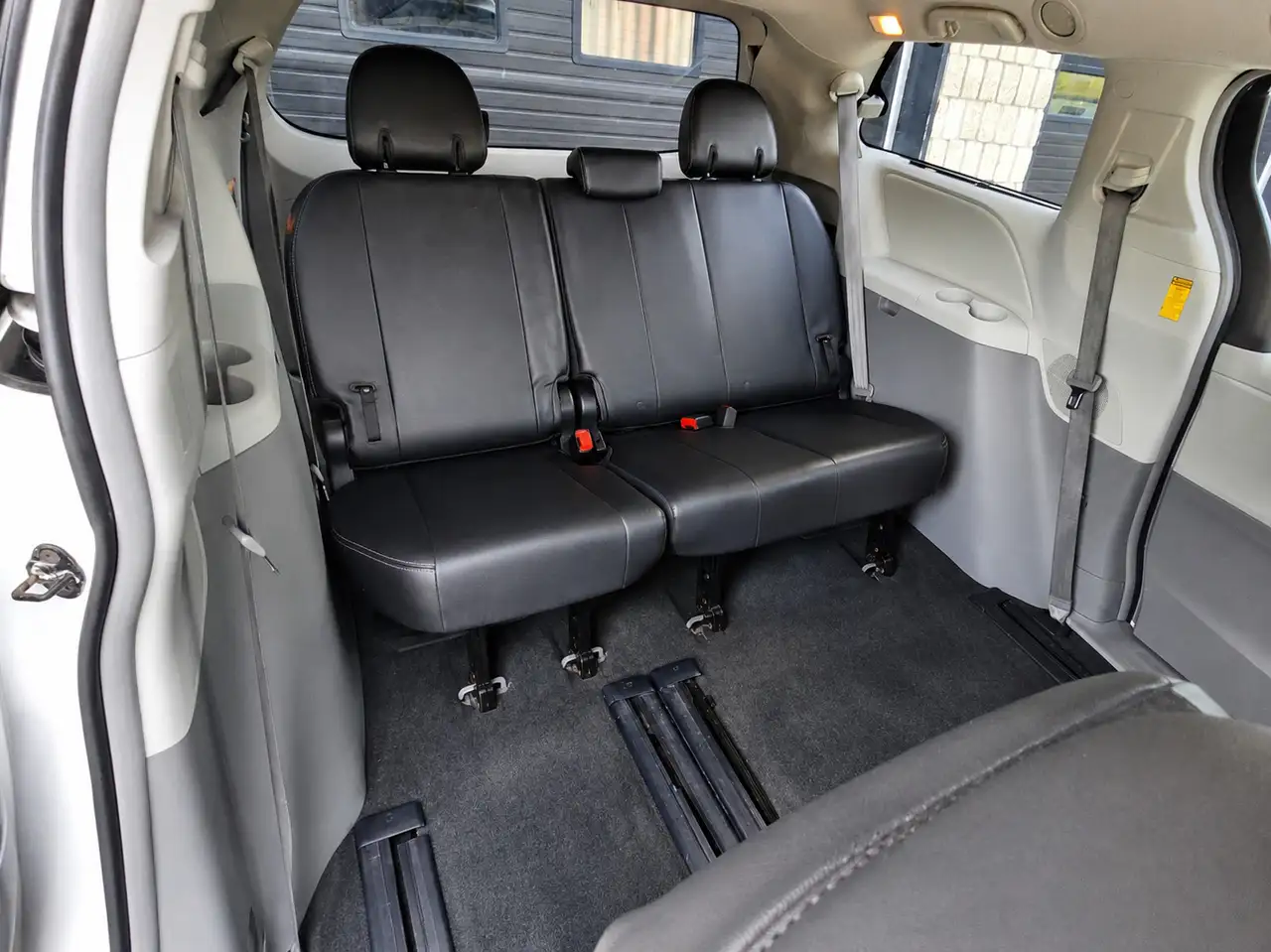 Toyota Sienna снимка Toyota Sienna