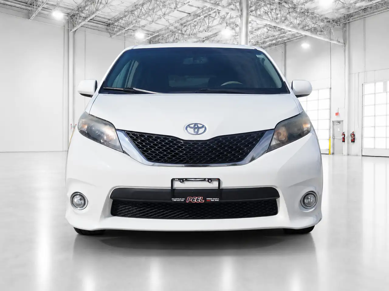 Toyota Sienna снимка Toyota Sienna