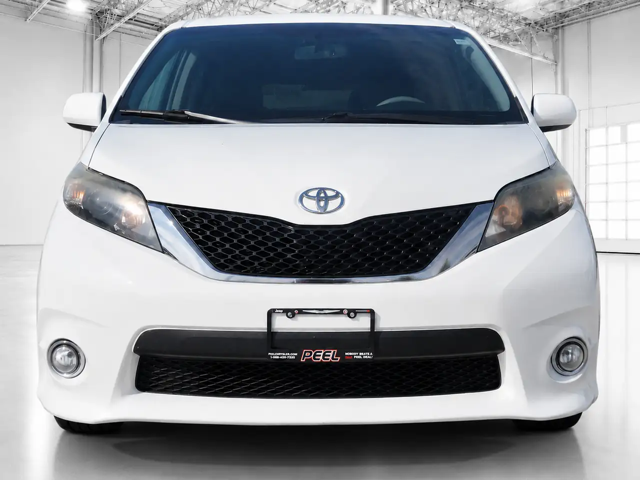 Toyota Sienna снимка Toyota Sienna