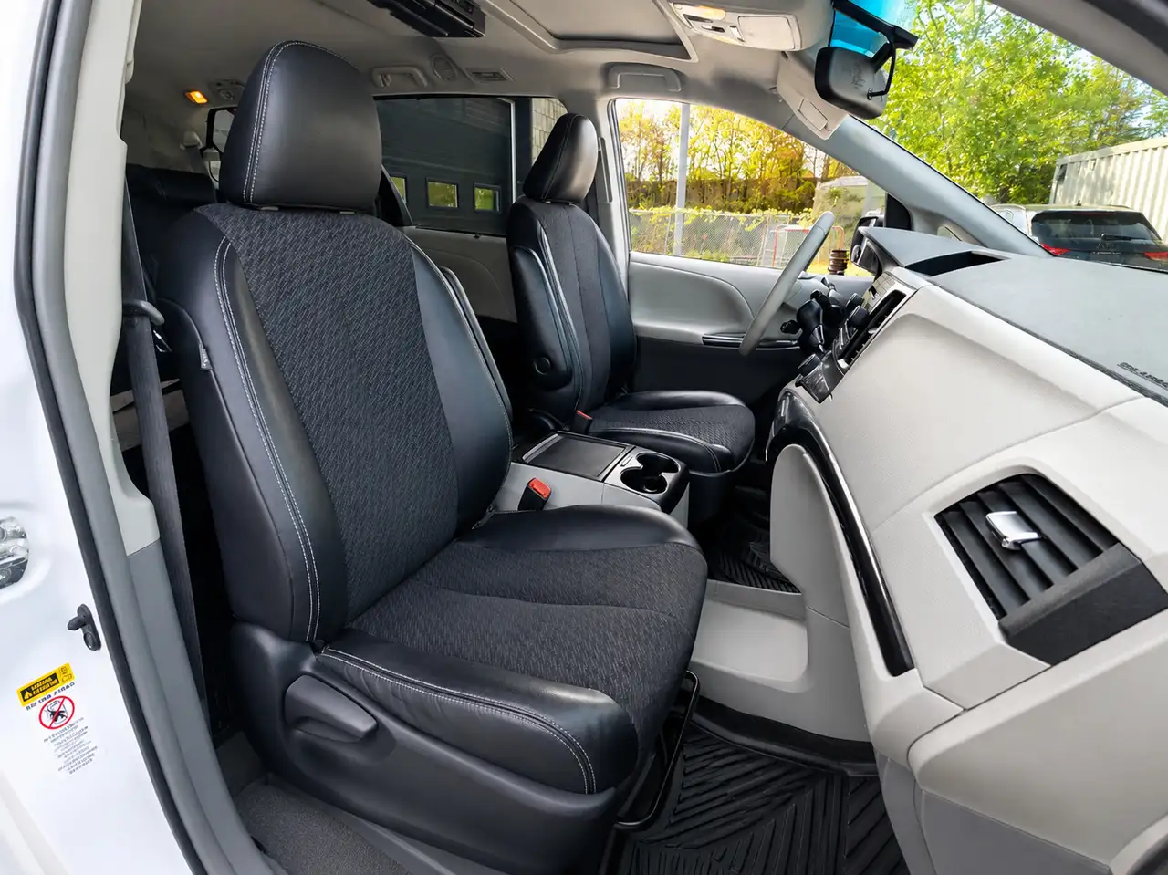 Toyota Sienna снимка Toyota Sienna