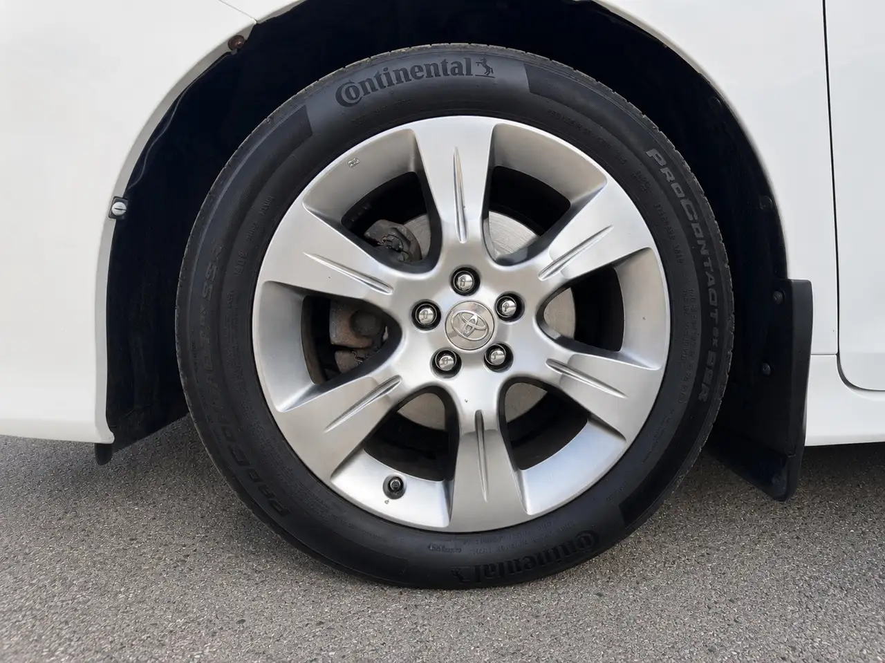 Toyota Sienna снимка Toyota Sienna