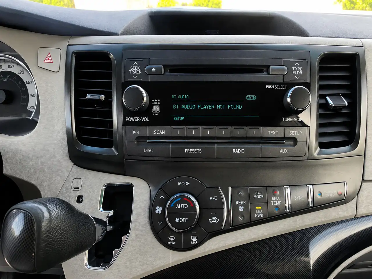 Toyota Sienna снимка Toyota Sienna