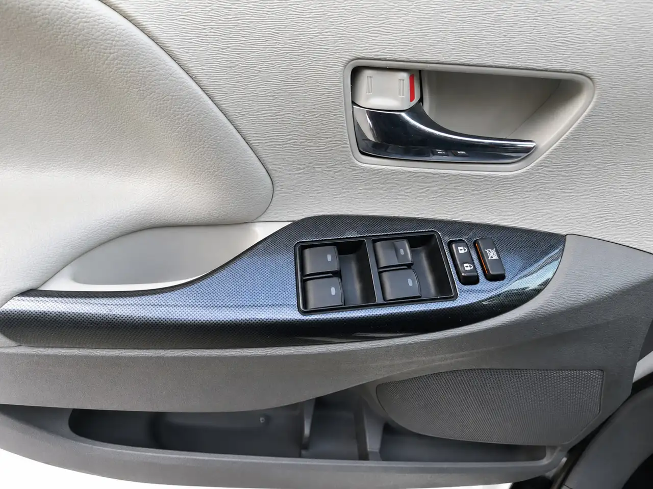 Toyota Sienna снимка Toyota Sienna