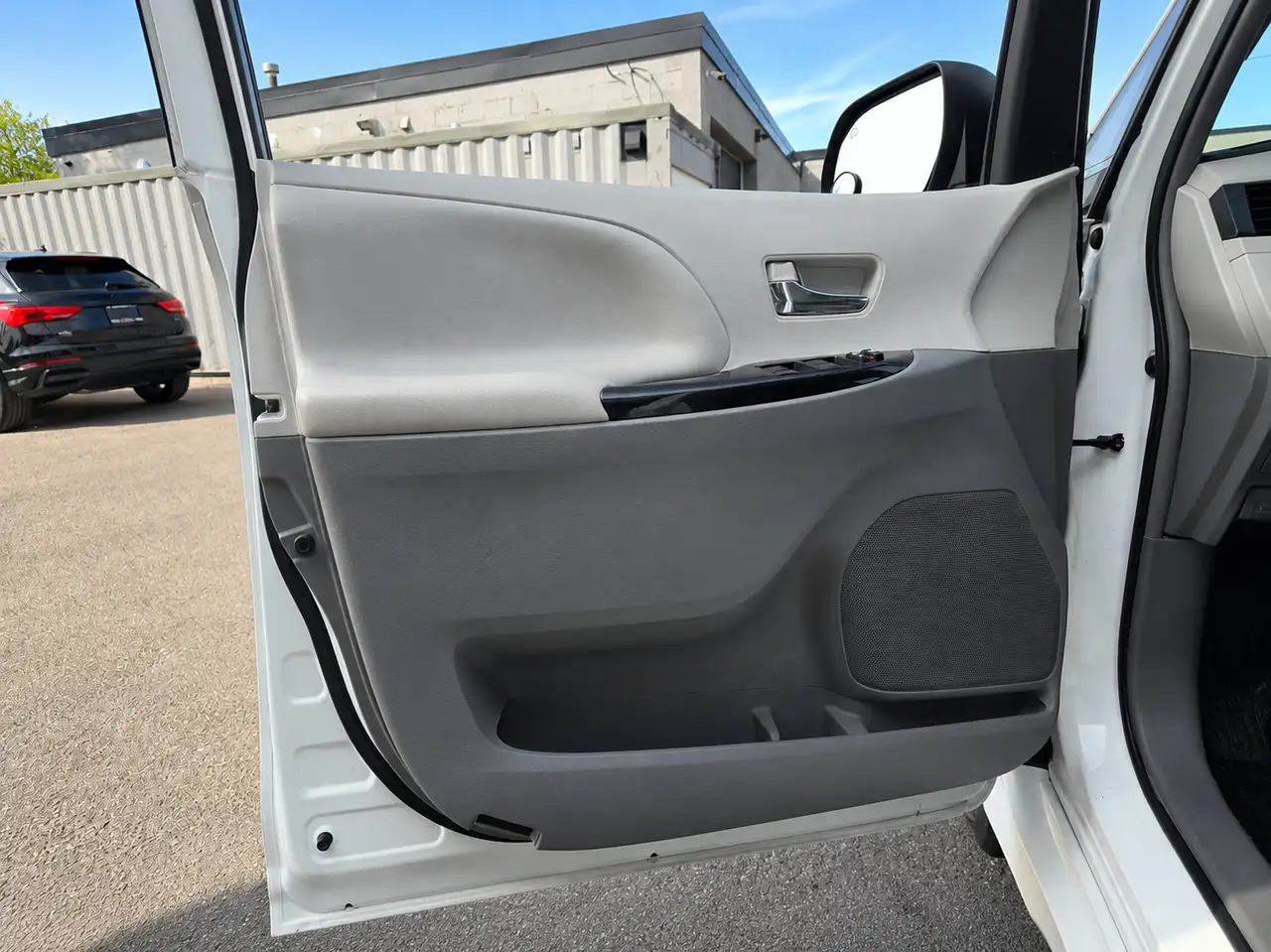 Toyota Sienna снимка Toyota Sienna