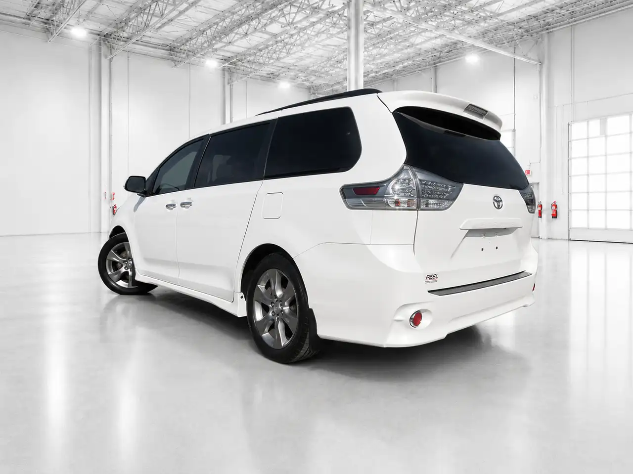 Toyota Sienna снимка Toyota Sienna