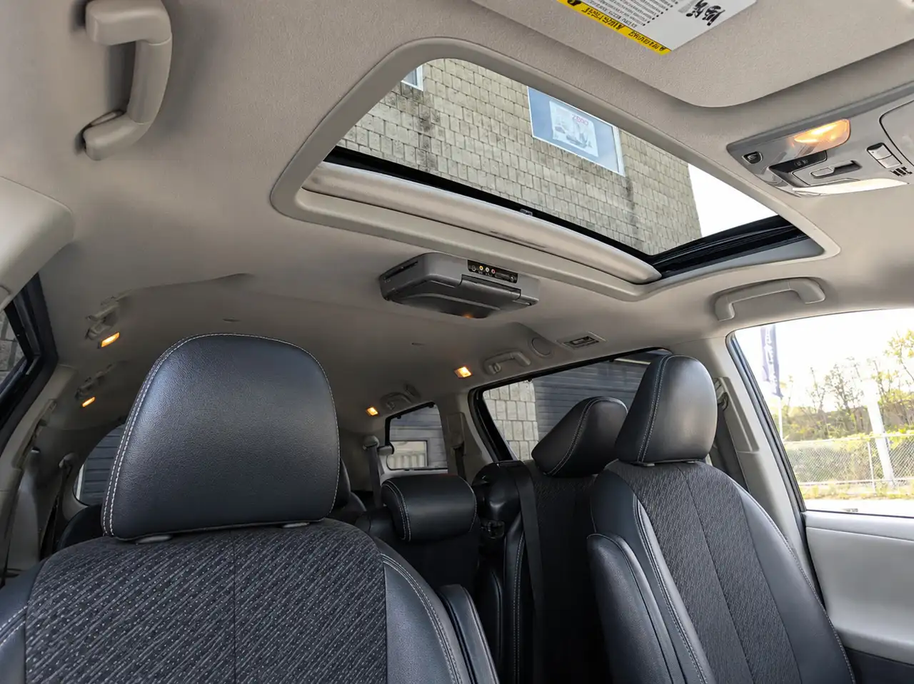 Toyota Sienna снимка Toyota Sienna