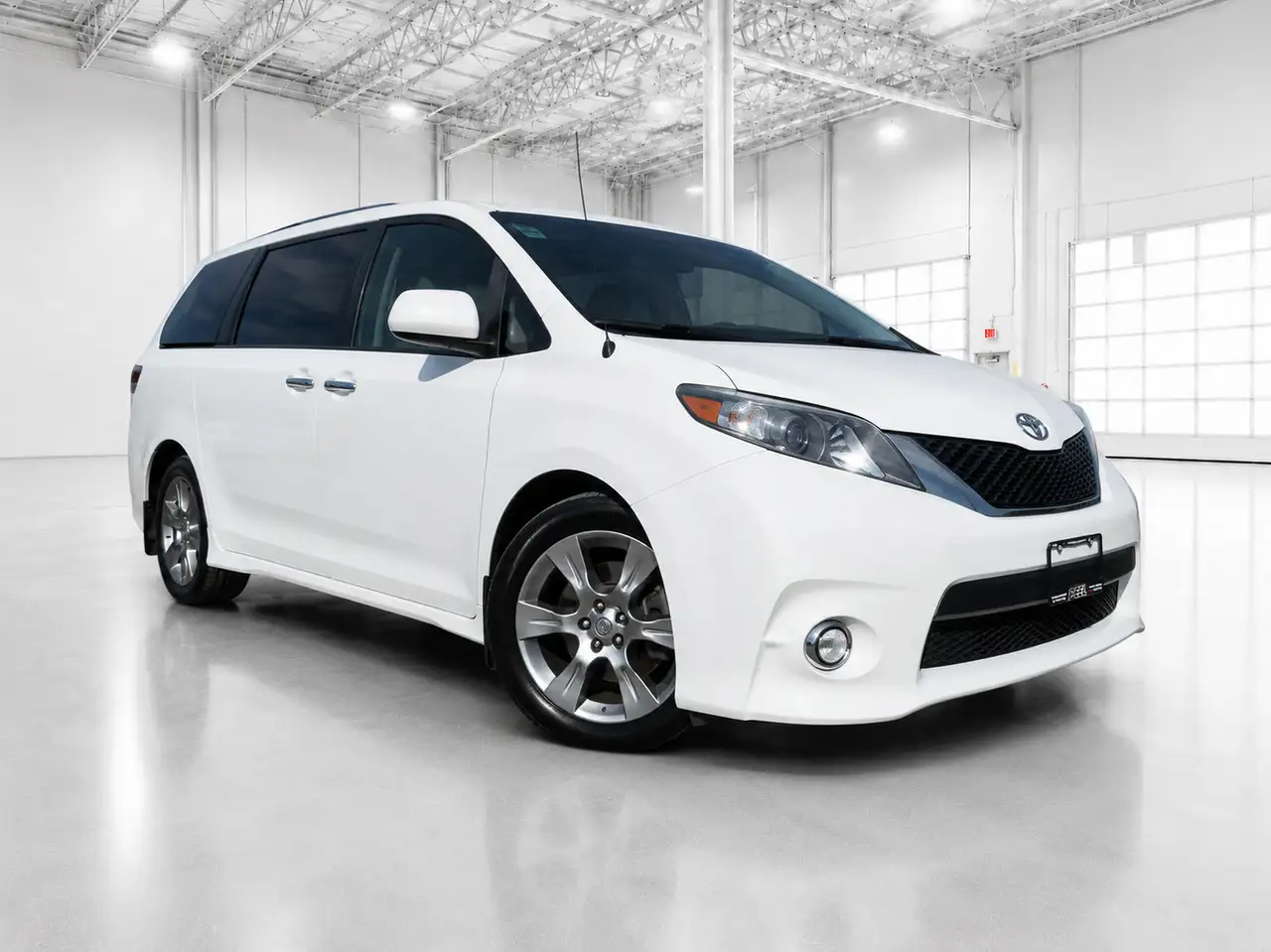 Toyota Sienna снимка Toyota Sienna