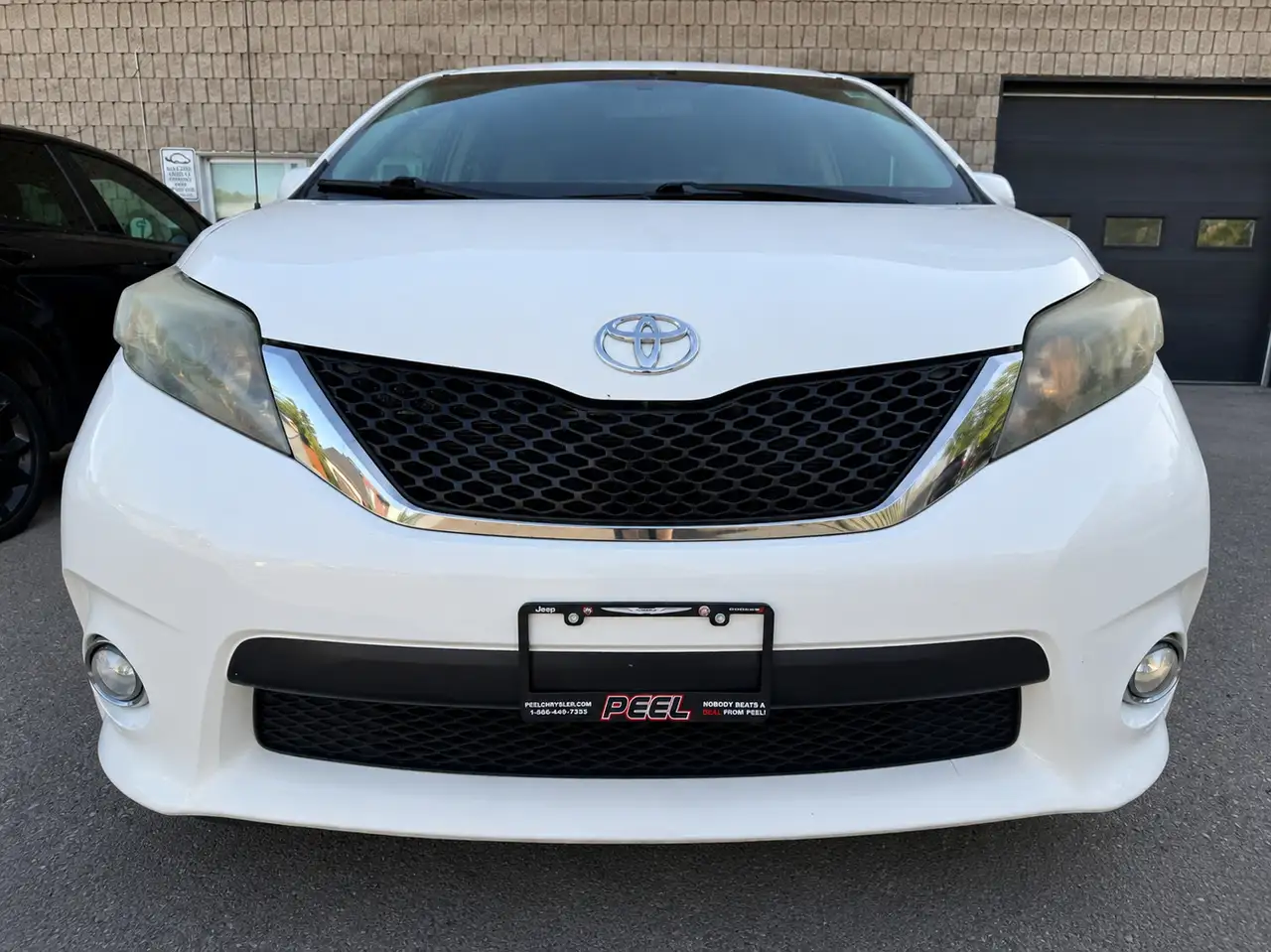 Toyota Sienna снимка Toyota Sienna