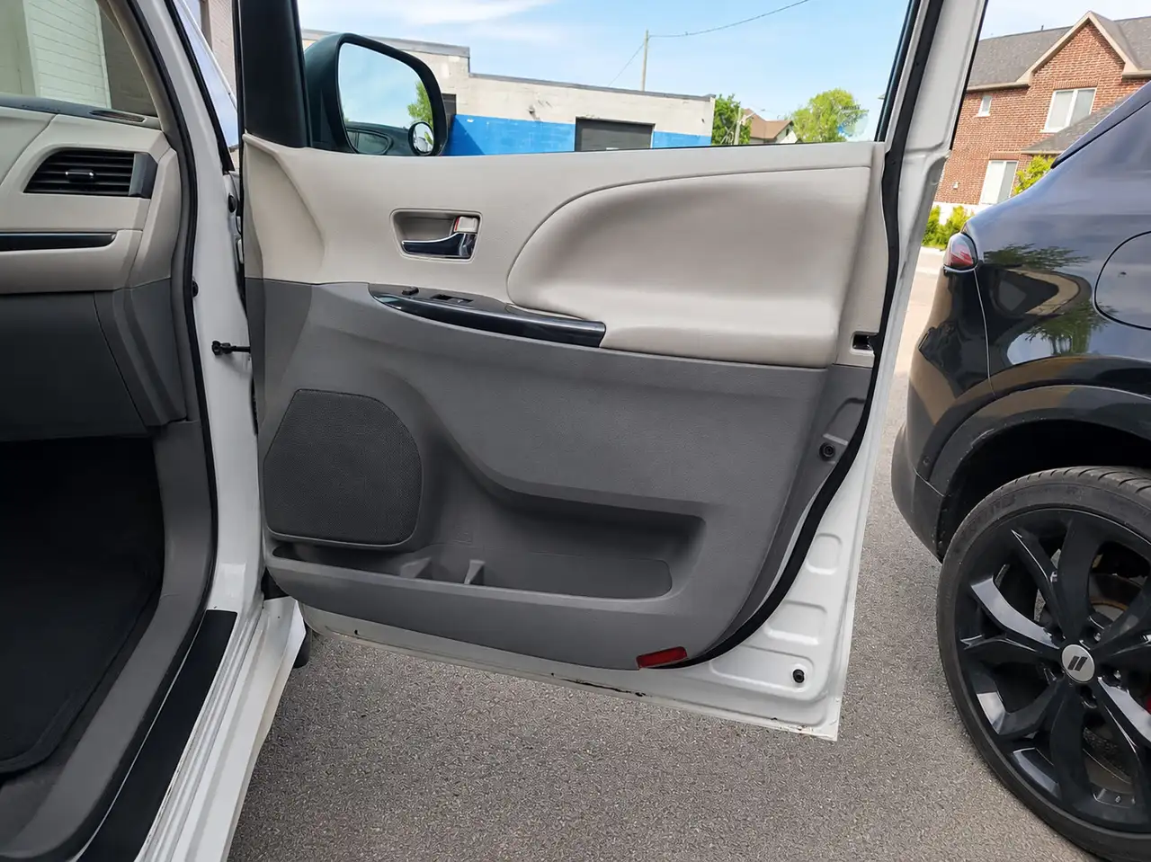 Toyota Sienna снимка Toyota Sienna