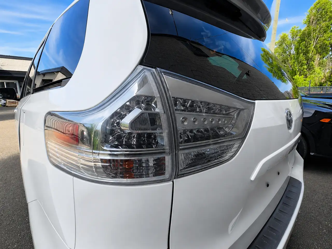 Toyota Sienna снимка Toyota Sienna