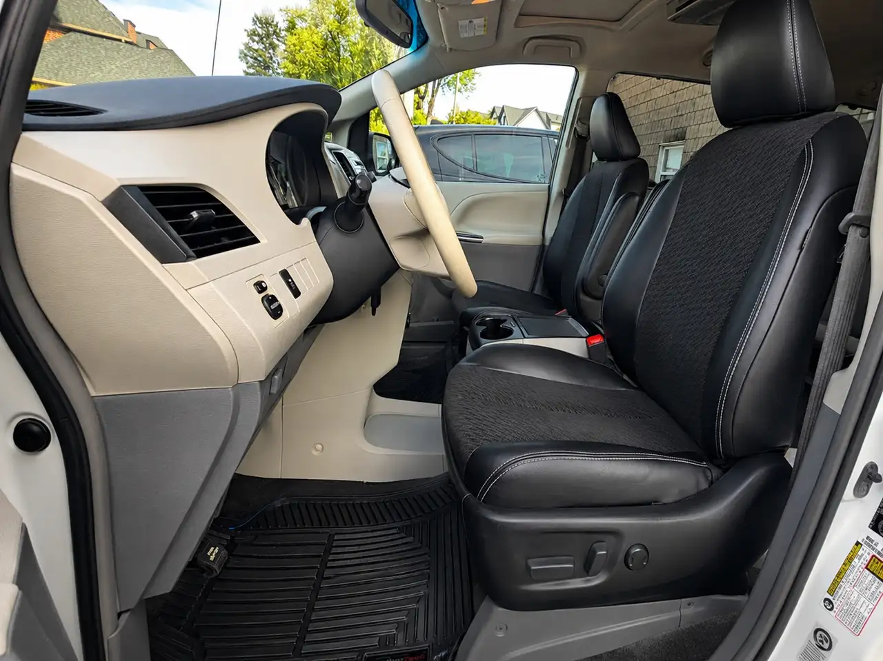 Toyota Sienna снимка Toyota Sienna