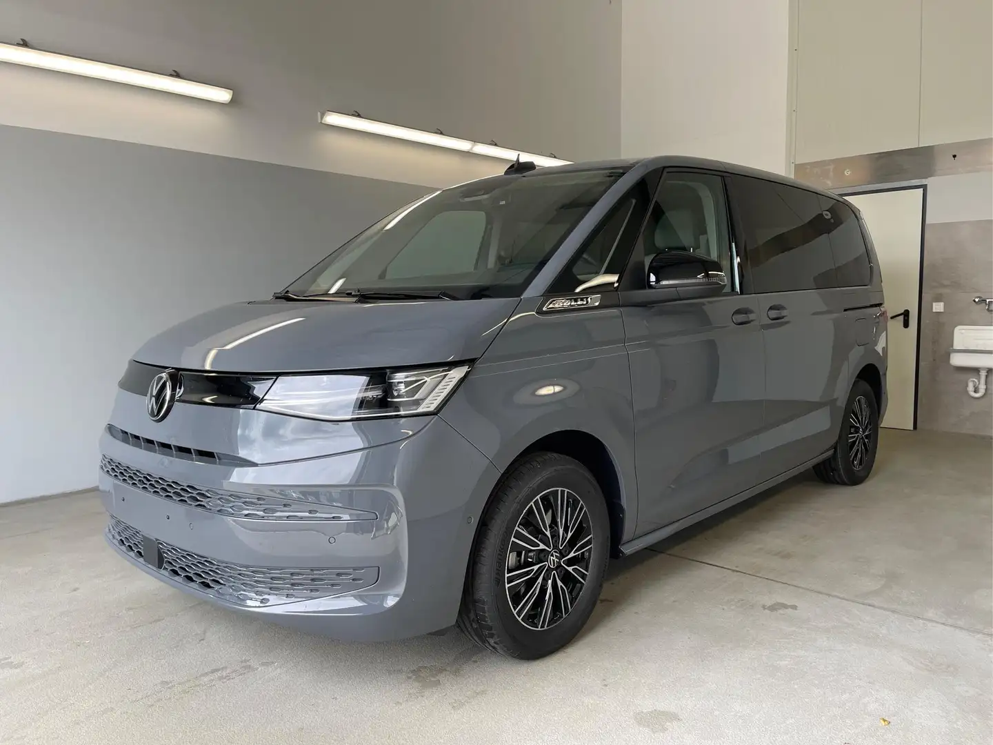 Volkswagen T7 Multivan Business eHybrid 4Motion AHK+IQ.Light+Navi+7Sit... Сірий - 1