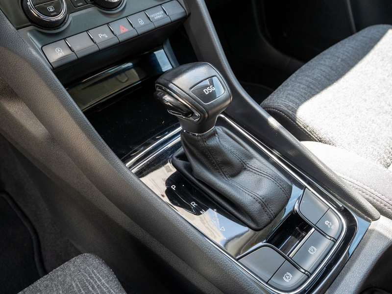 Skoda Karoq Style 1.5 TSI LED Navi ACC RFK AHK SHZ PDC — photo 14