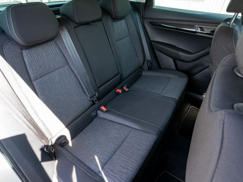 Skoda Karoq Style 1.5 TSI LED Navi ACC RFK AHK SHZ PDC — photo 8