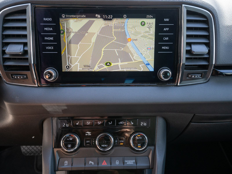 Skoda Karoq Style 1.5 TSI LED Navi ACC RFK AHK SHZ PDC — photo 13