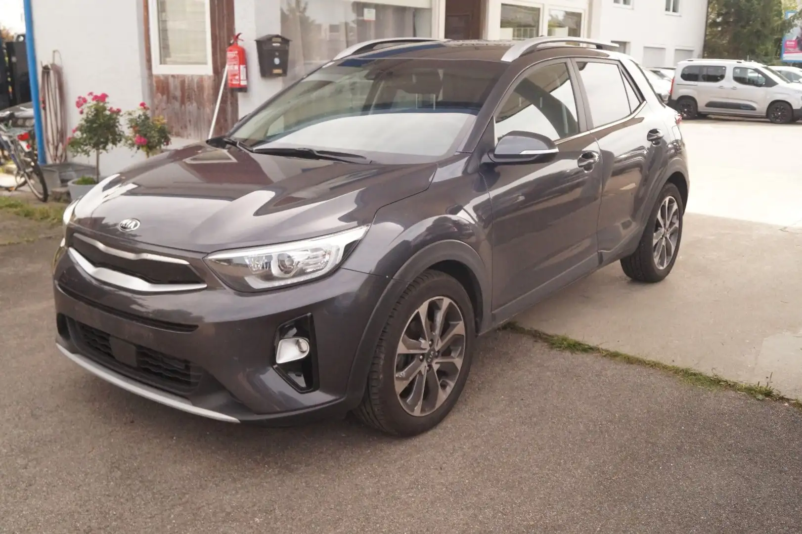 Kia Stonic 1.0 T-GDI 120 Dream-Team Edition DCT7 Gris - 1