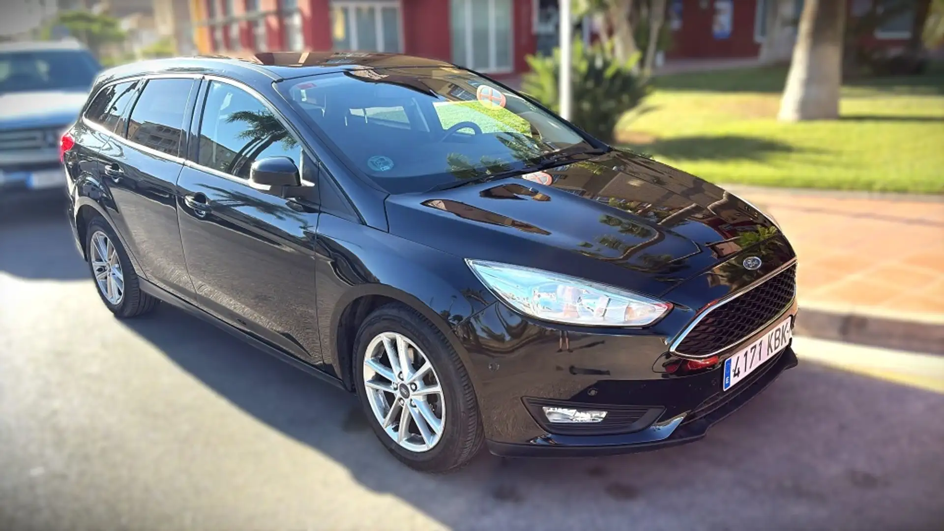 Ford Focus Sb. 1.0 Ecoboost Auto-S&S Trend+ 125 Noir - 1