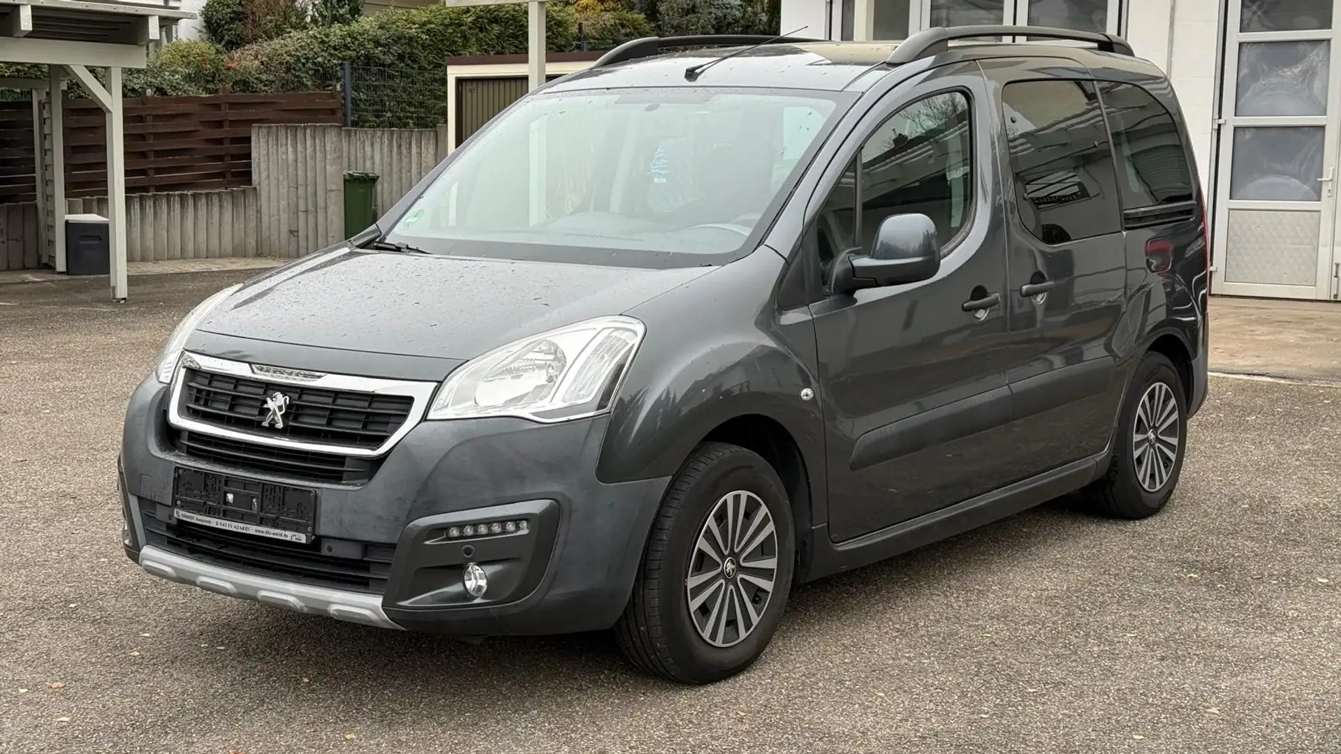 Peugeot Partner Outdoor Gris - 1