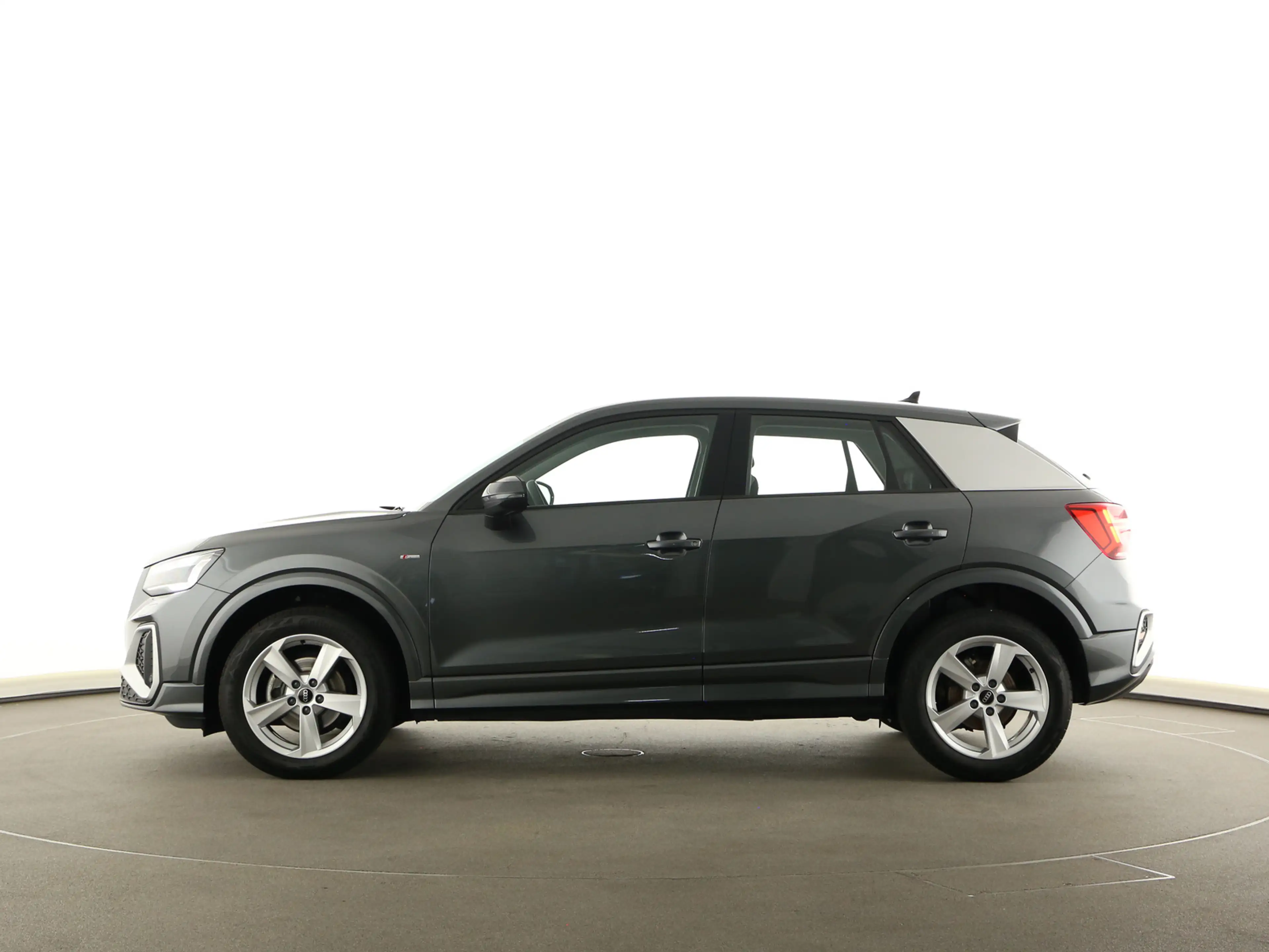 Audi Q2 1.5 TFSI S tronic S line — photo 8