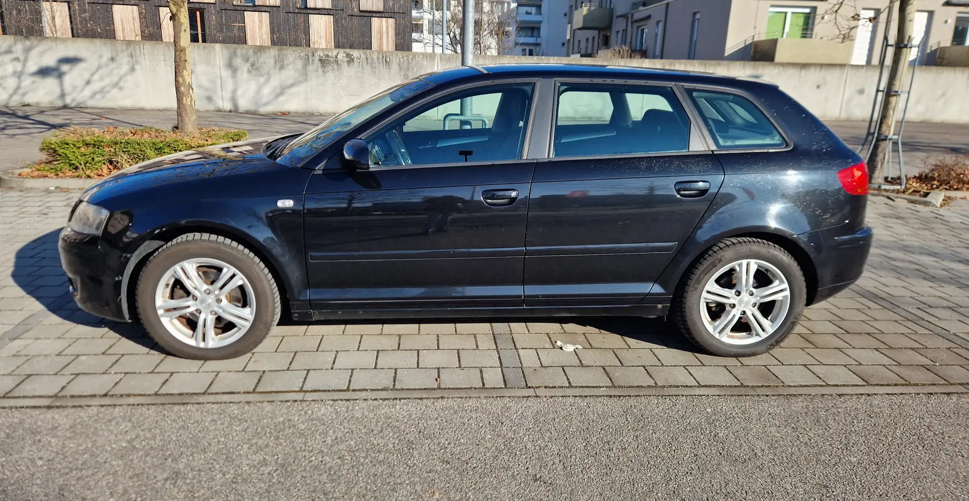 Audi A3 A3 1.6 Ambiente Schwarz - 2