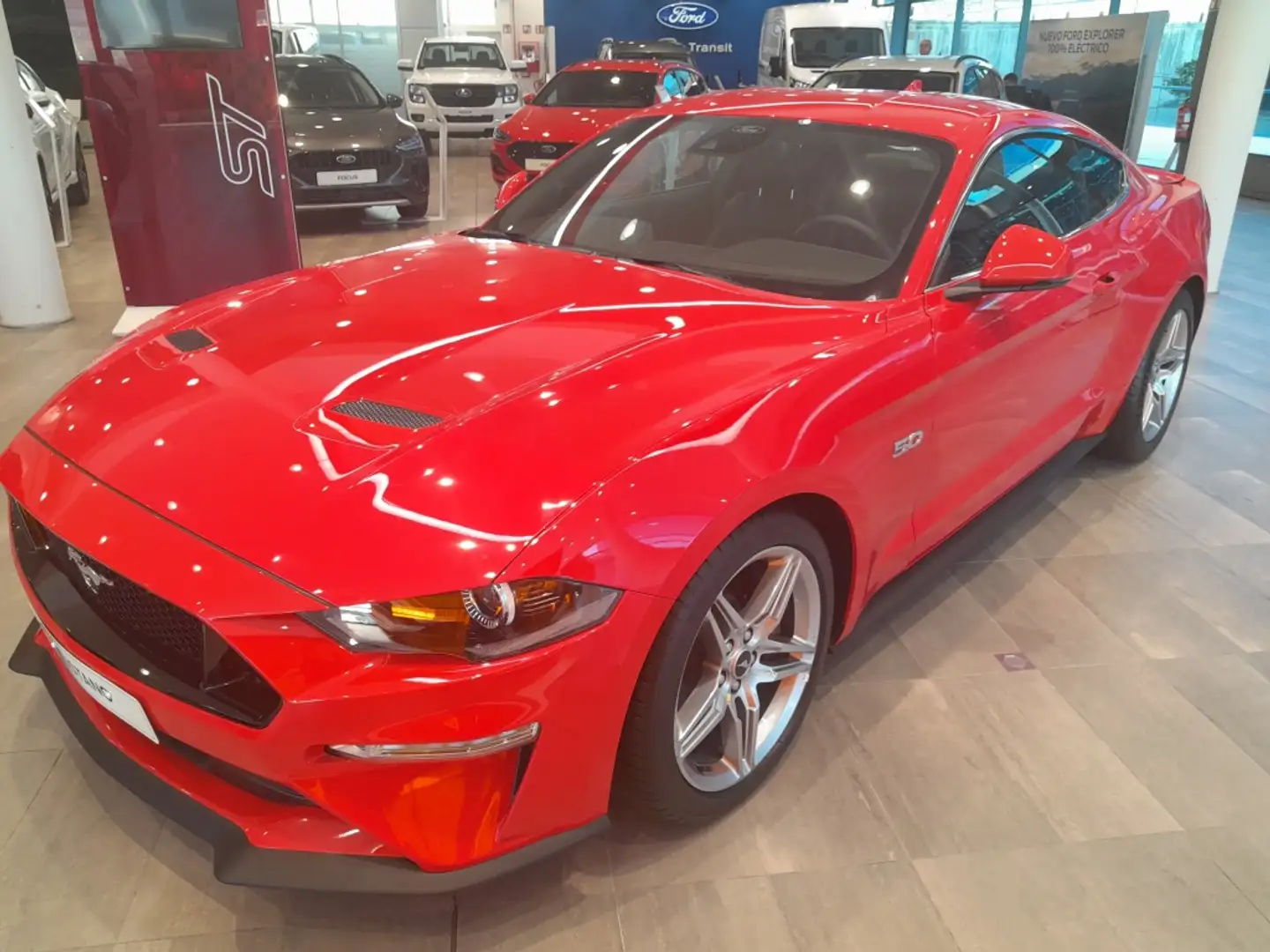 Ford Mustang Fastback 5.0 Ti-VCT GT Aut. Rood - 1