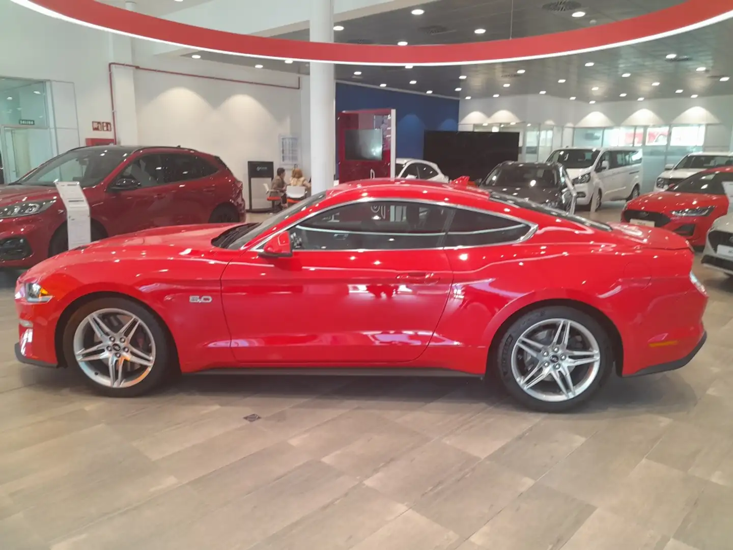 Ford Mustang Fastback 5.0 Ti-VCT GT Aut. Rosso - 2