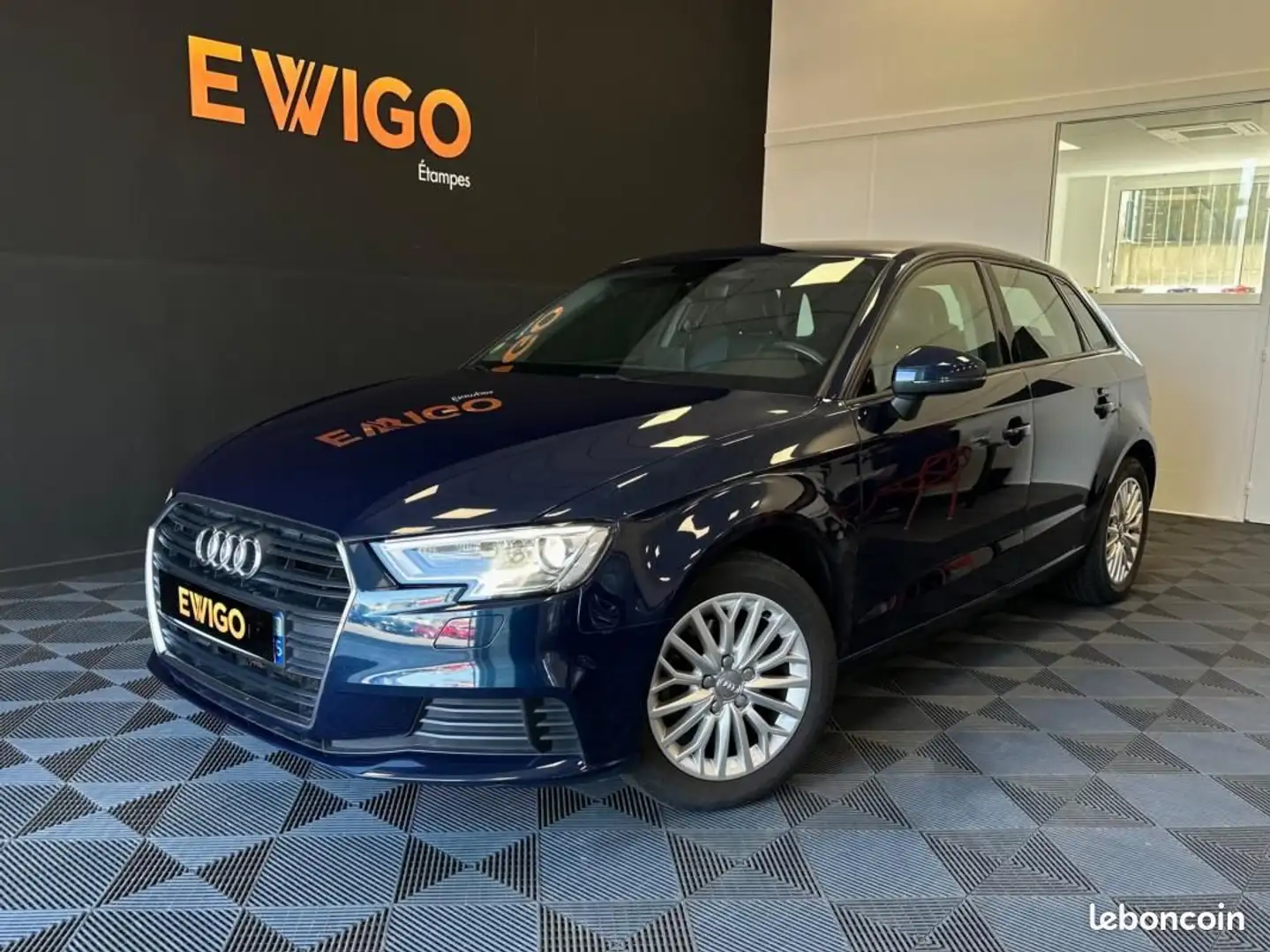 Audi A3 1.6L TDI 116CH S-TRONIC DESIGN Radar AR Intérieur  Bleu - 1