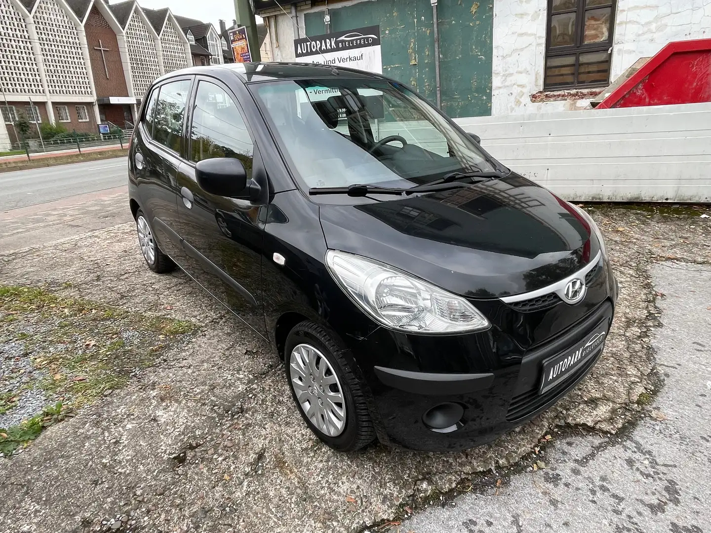 Hyundai i10 i10 1.1 Edition+ / 2.Hand / Klima /PDC /El.Fenster Noir - 1