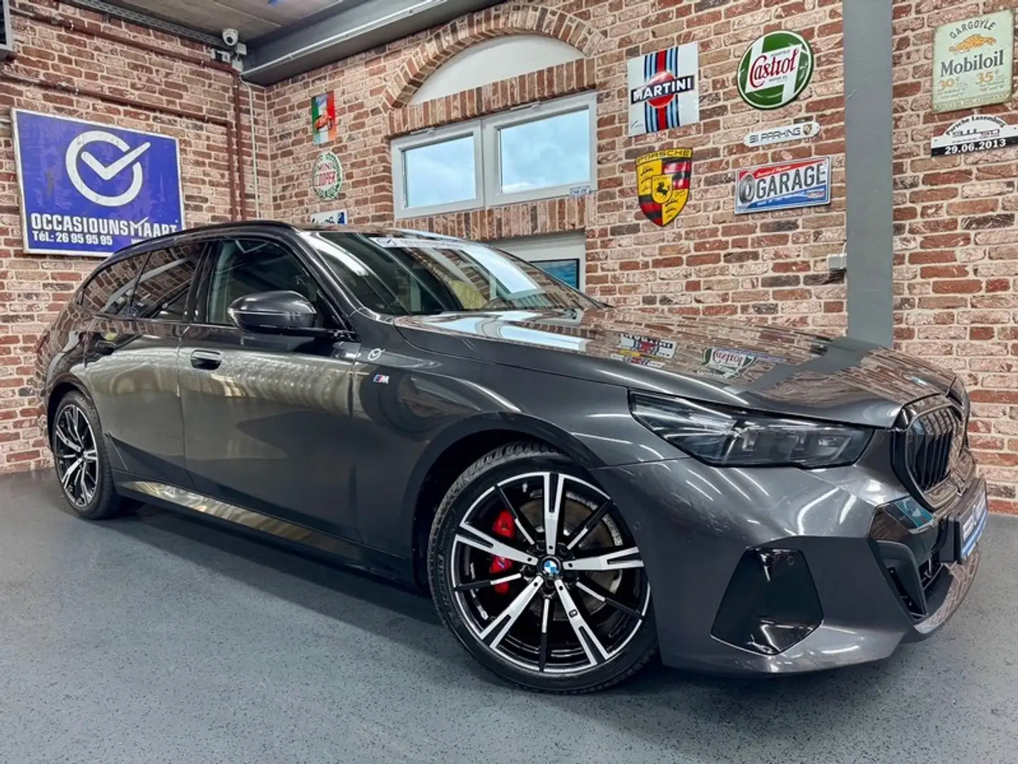 BMW 520 520dA Touring 2.0 197cv Auto M-SPORT Gris - 1
