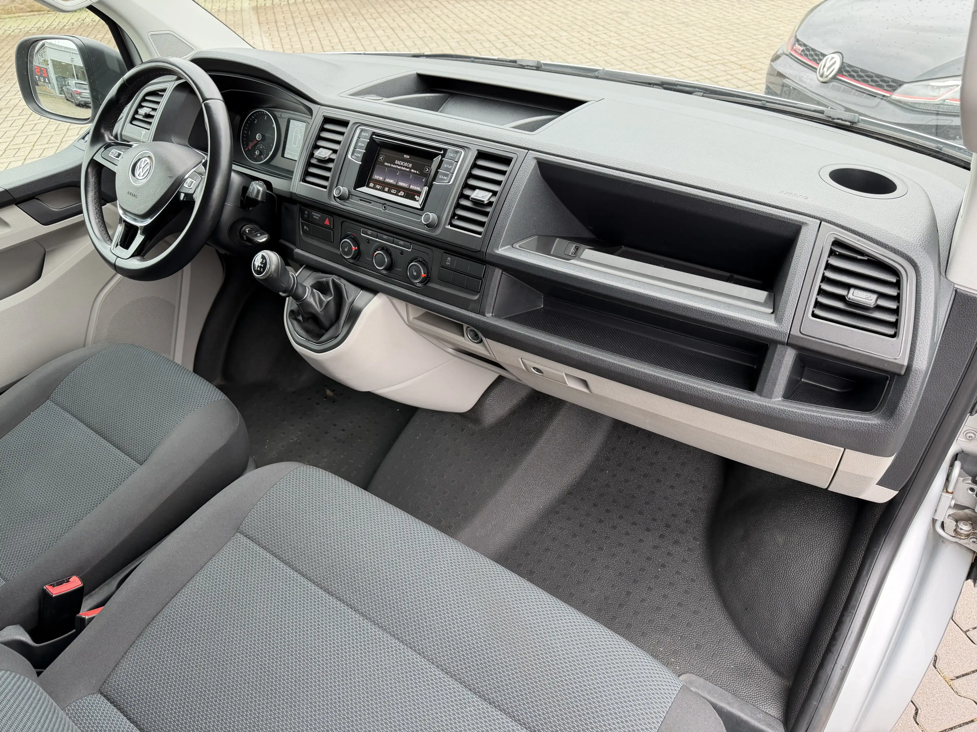 Volkswagen T6 Transporter 2.0 TDI Kasten FWD Klima MFL SHZ — photo 12