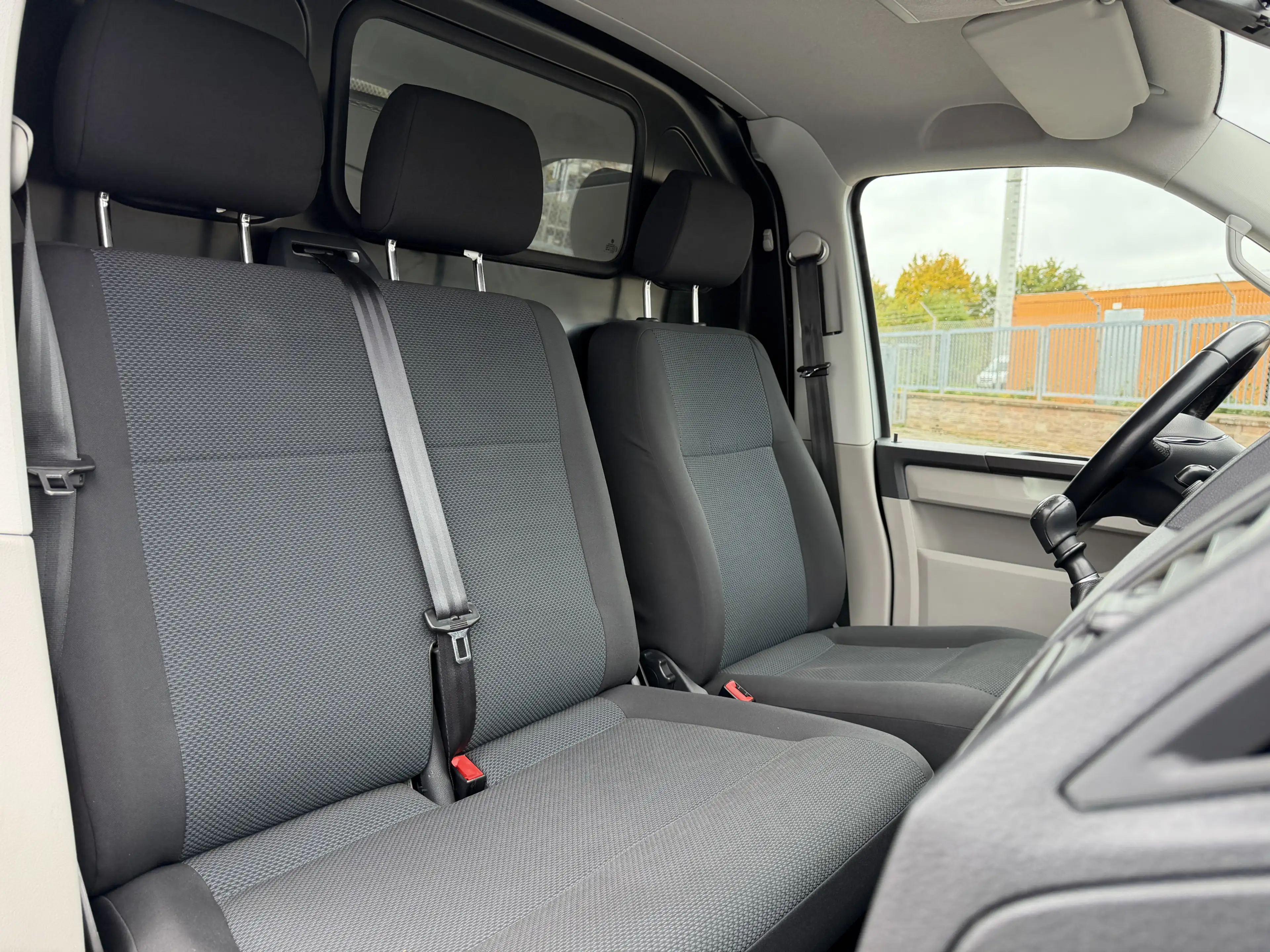 Volkswagen T6 Transporter 2.0 TDI Kasten FWD Klima MFL SHZ — photo 13