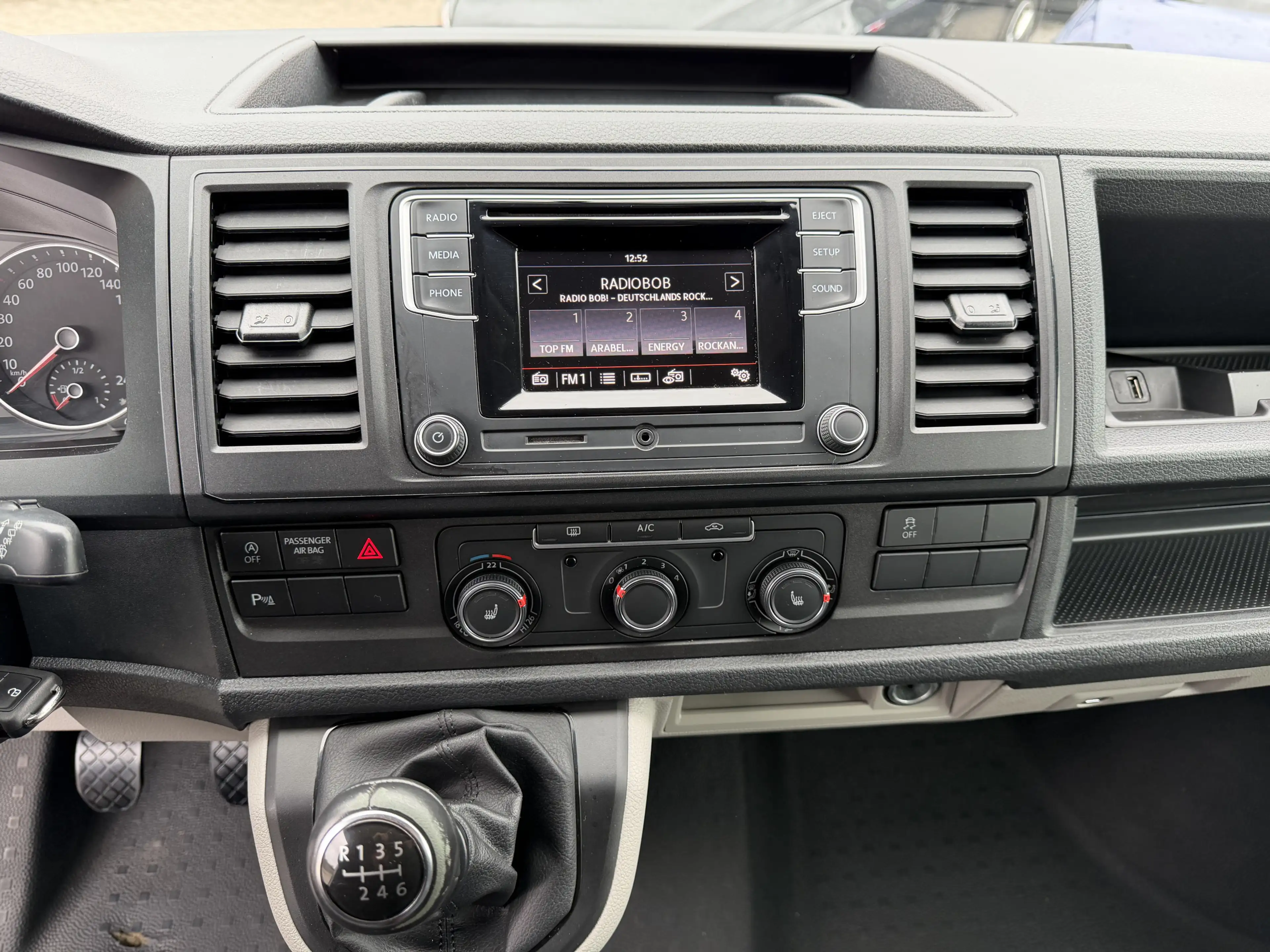 Volkswagen T6 Transporter 2.0 TDI Kasten FWD Klima MFL SHZ — photo 8
