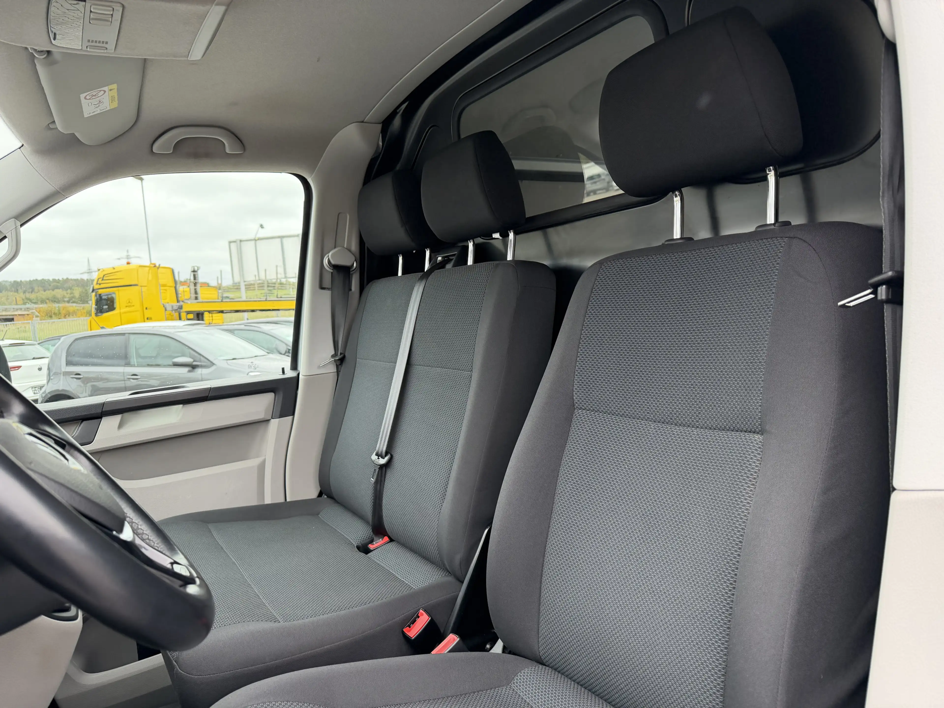 Volkswagen T6 Transporter 2.0 TDI Kasten FWD Klima MFL SHZ — photo 6