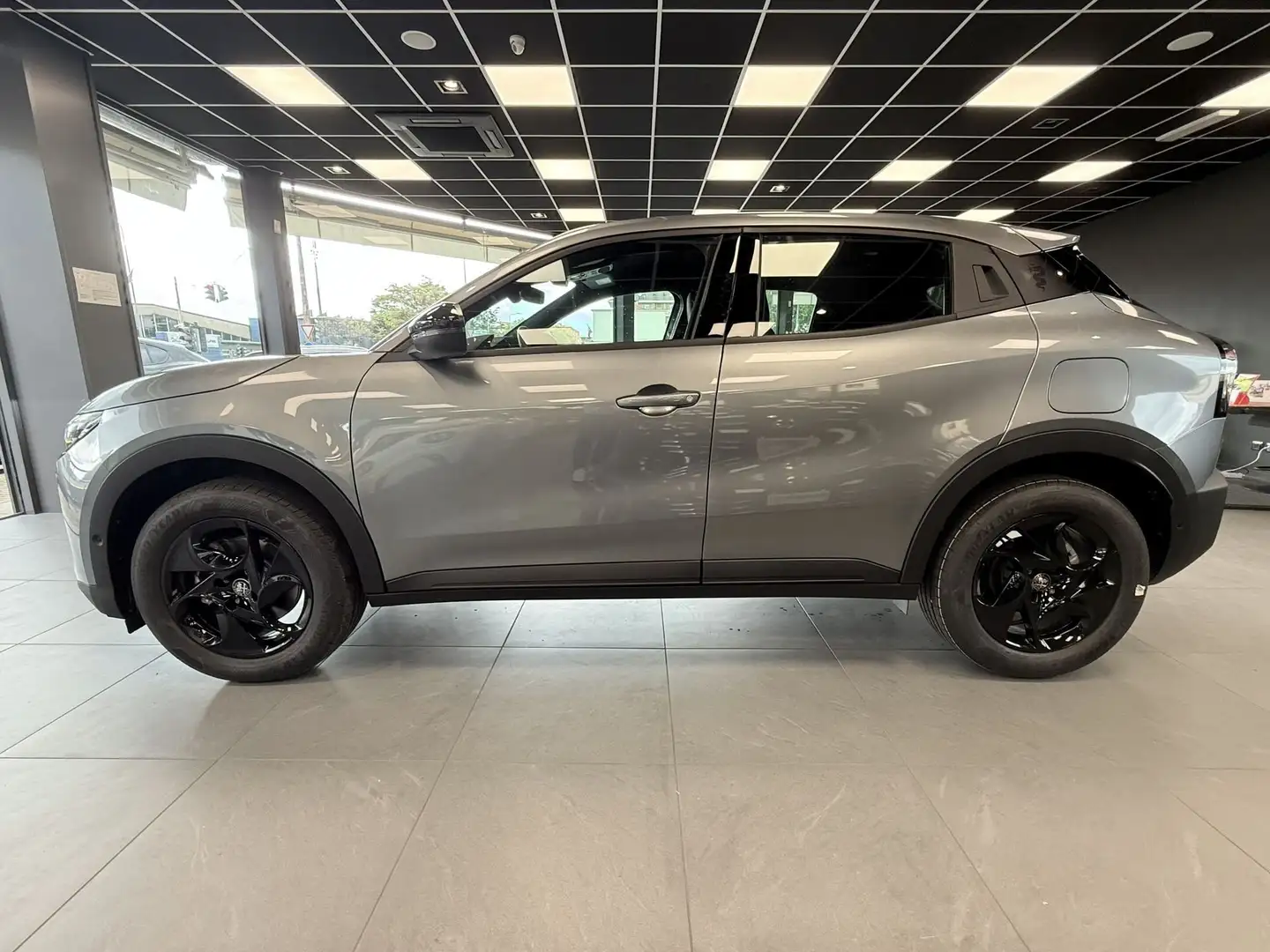 Alfa Romeo Junior 1.2 136 CV Hybrid eDCT6 Gri - 2
