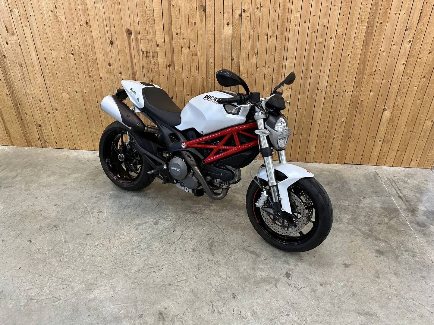 Ducati Blanc - 1
