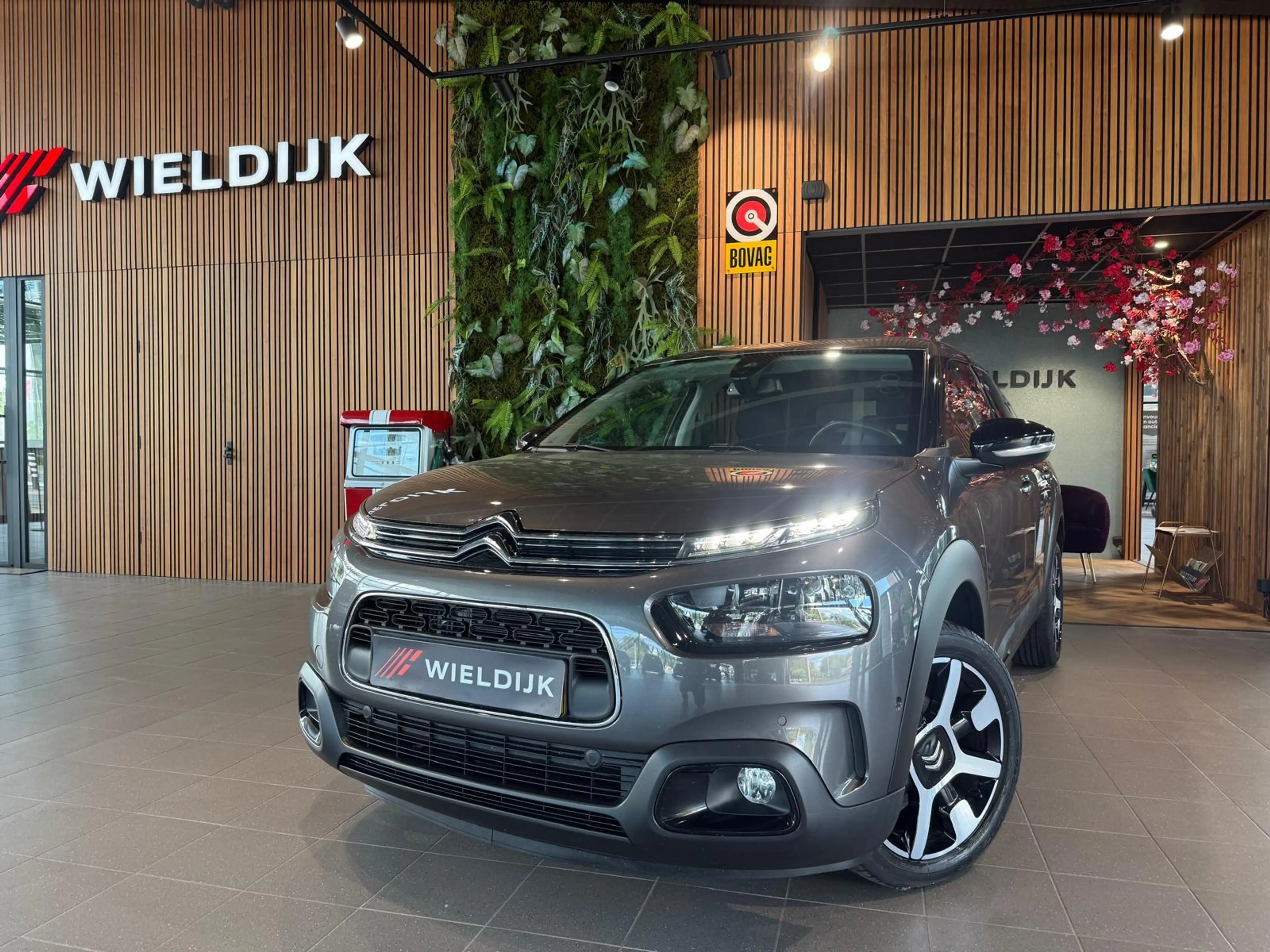 Citroen C4 Cactus 1.2 PureTech Shine Keyless camera trekhaak — photo 3