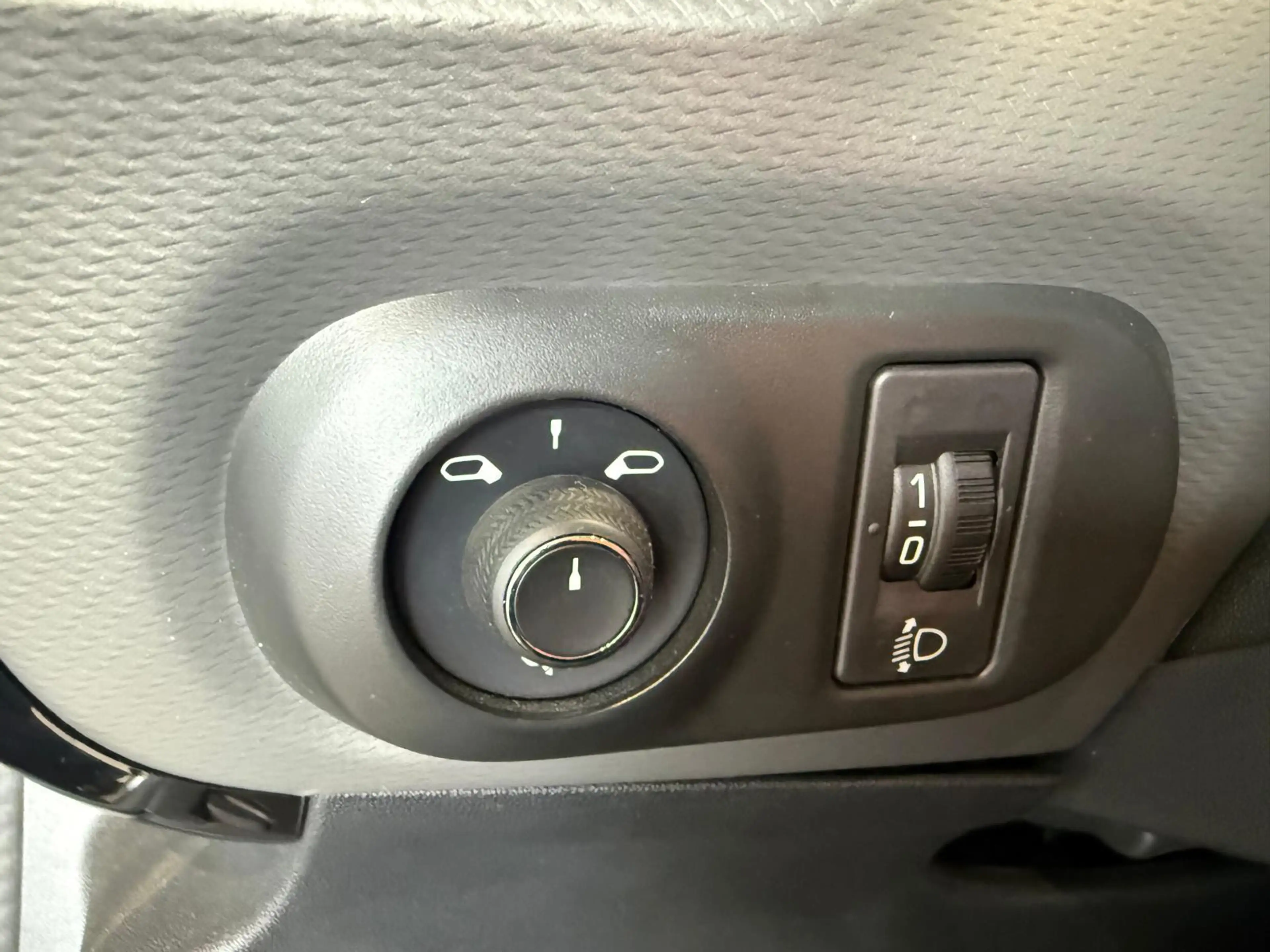 Citroen C4 Cactus 1.2 PureTech Shine Keyless camera trekhaak — photo 13