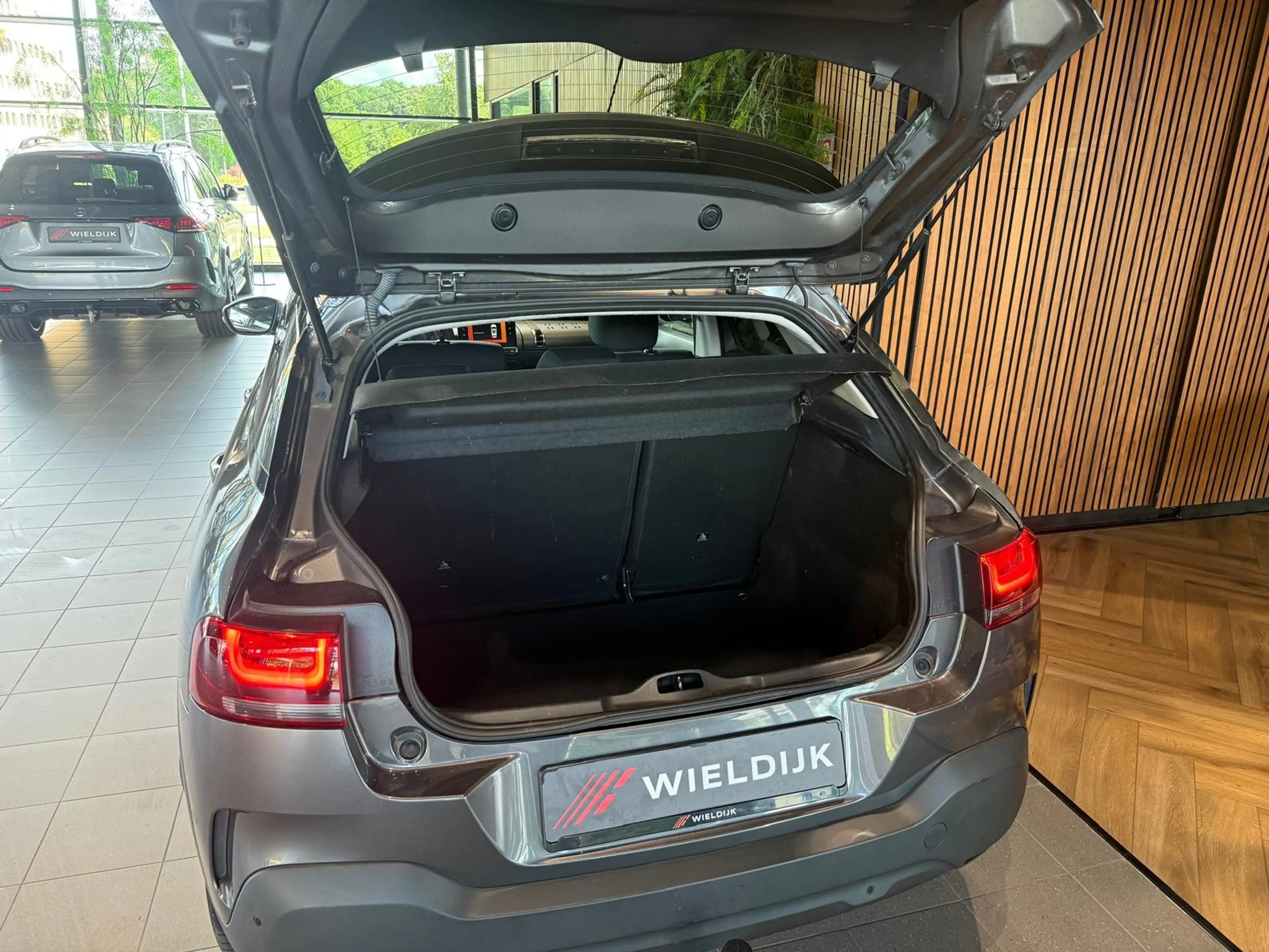 Citroen C4 Cactus 1.2 PureTech Shine Keyless camera trekhaak — photo 32