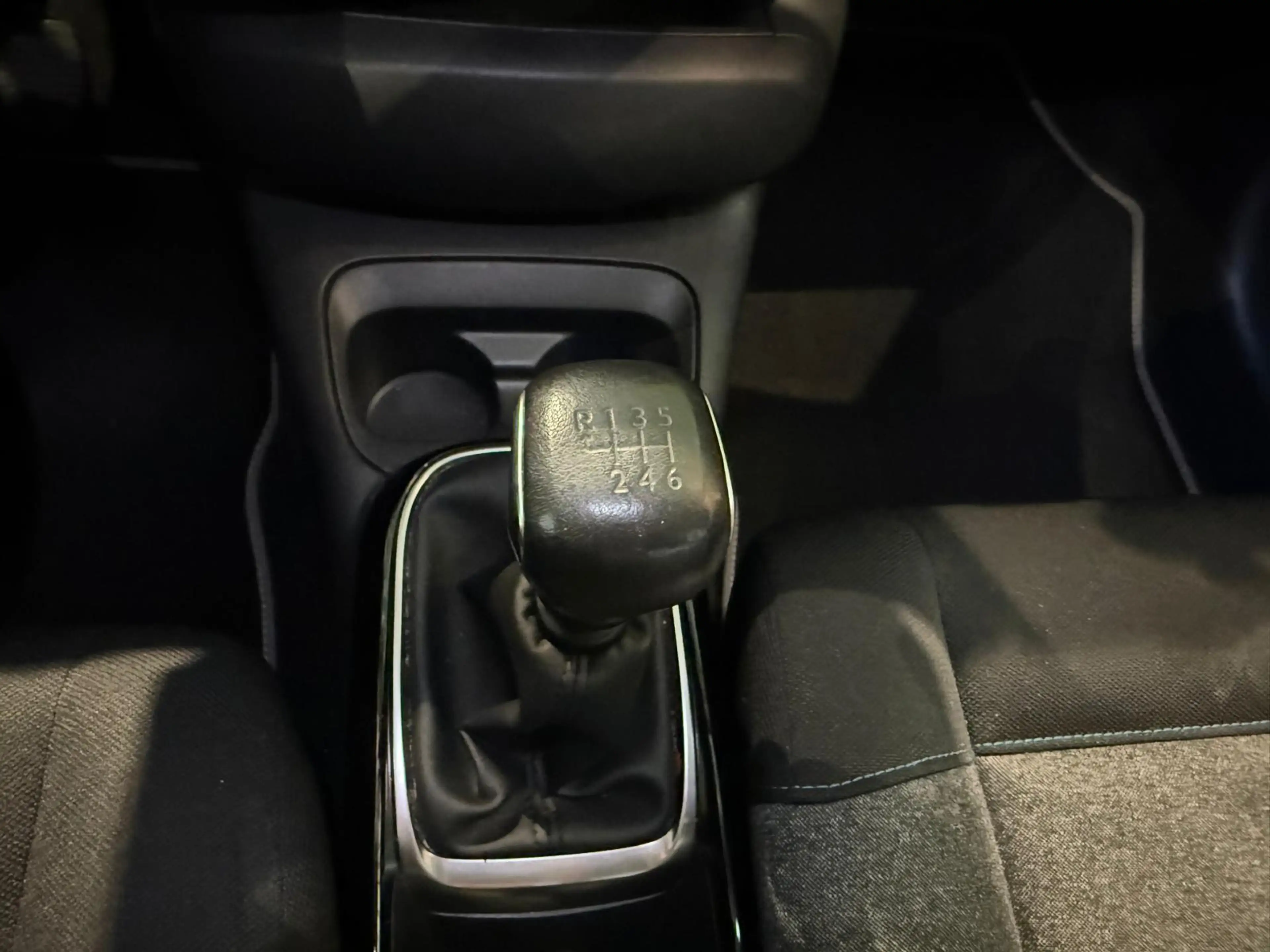Citroen C4 Cactus 1.2 PureTech Shine Keyless camera trekhaak — photo 26