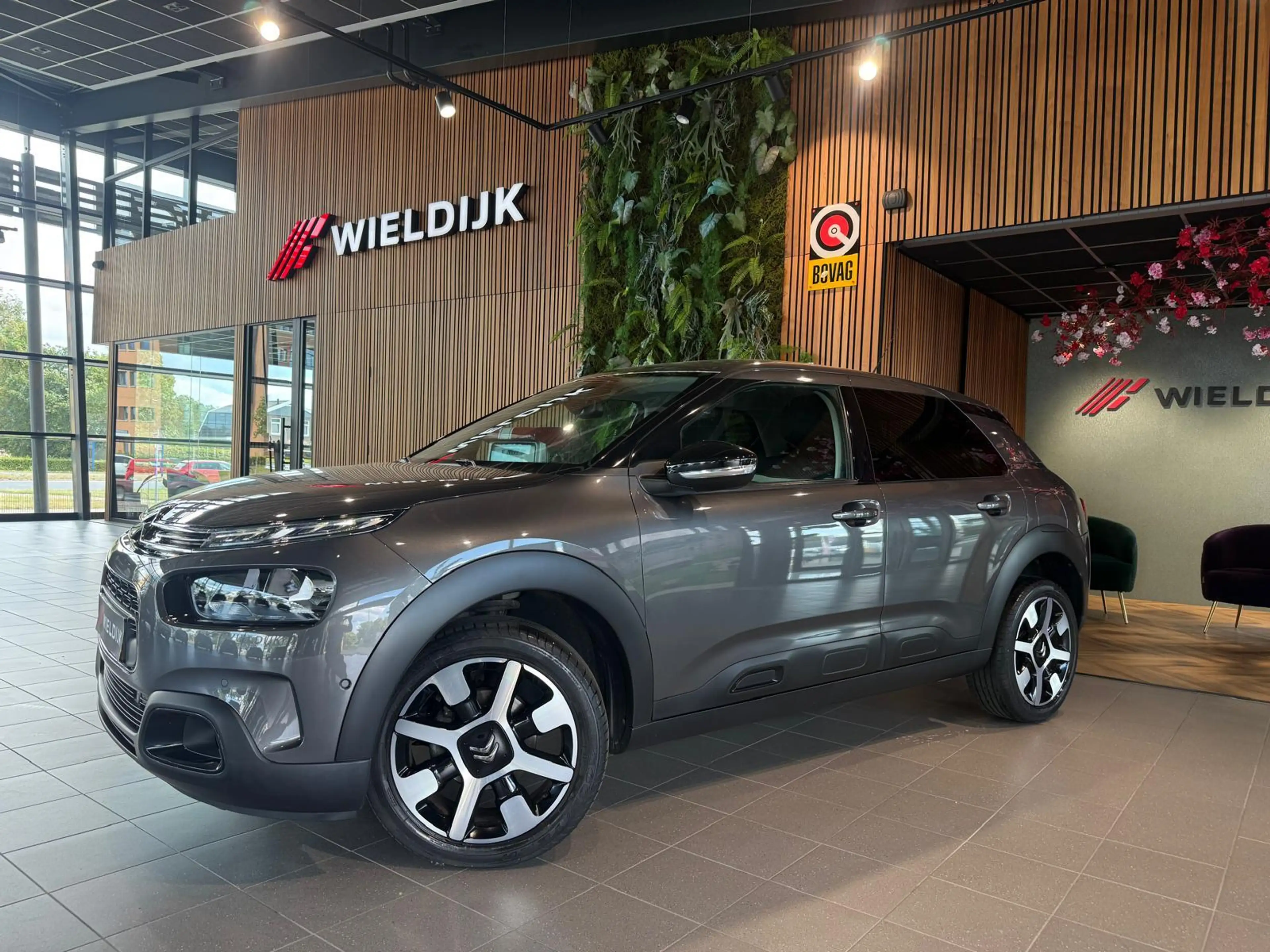 Citroen C4 Cactus 1.2 PureTech Shine Keyless camera trekhaak — photo 2