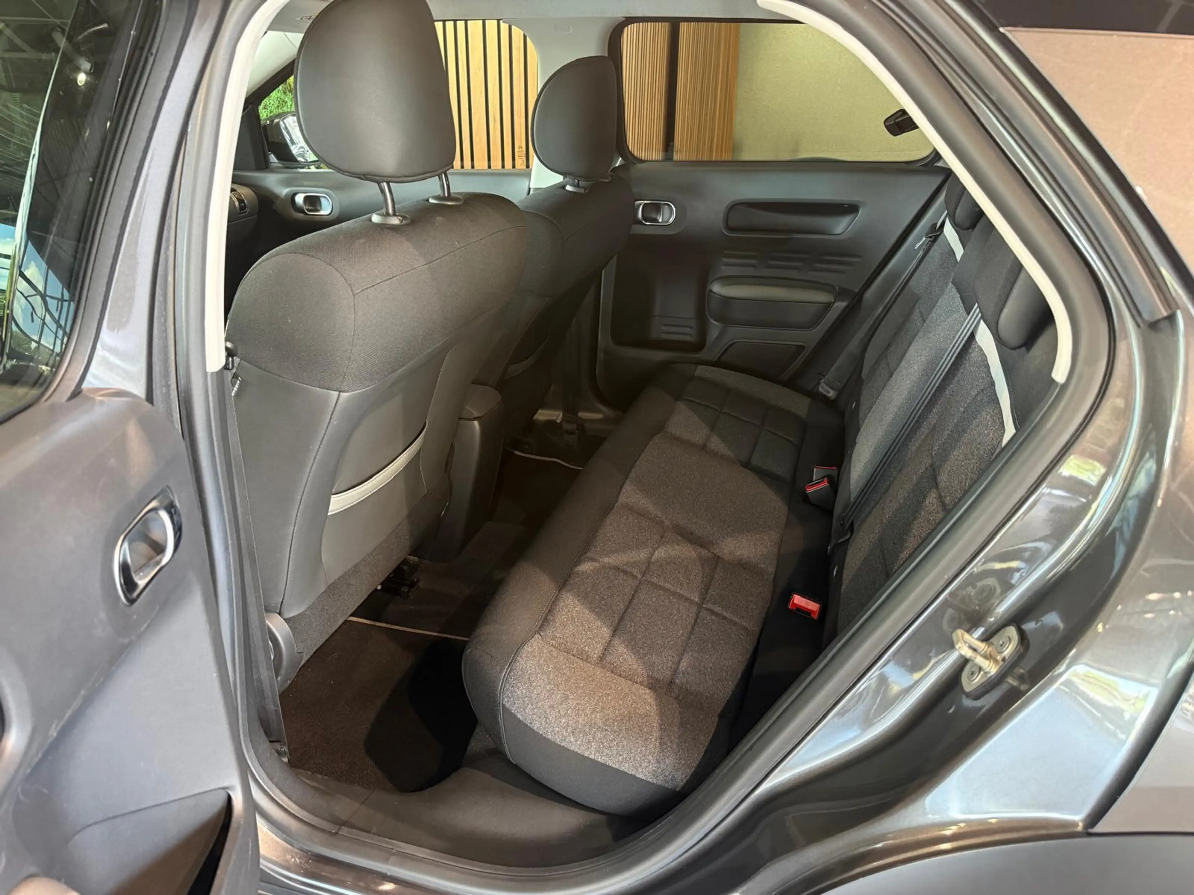 Citroen C4 Cactus 1.2 PureTech Shine Keyless camera trekhaak — photo 29