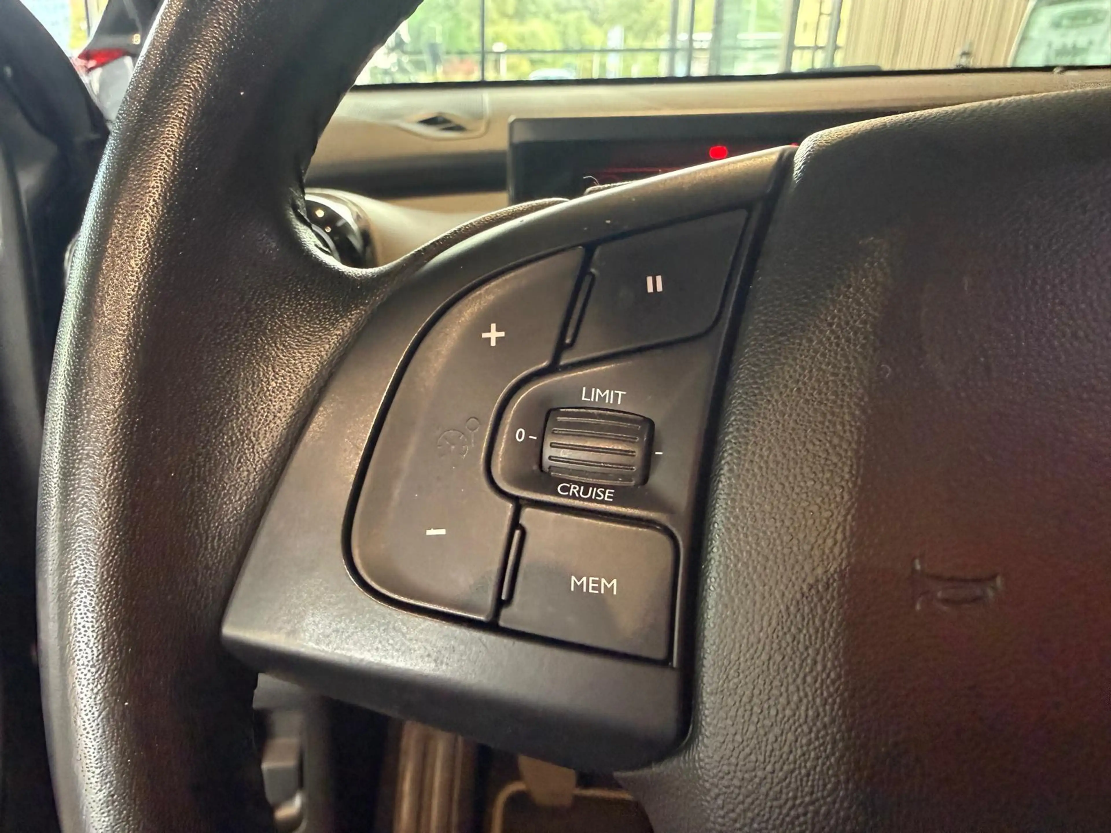 Citroen C4 Cactus 1.2 PureTech Shine Keyless camera trekhaak — photo 14