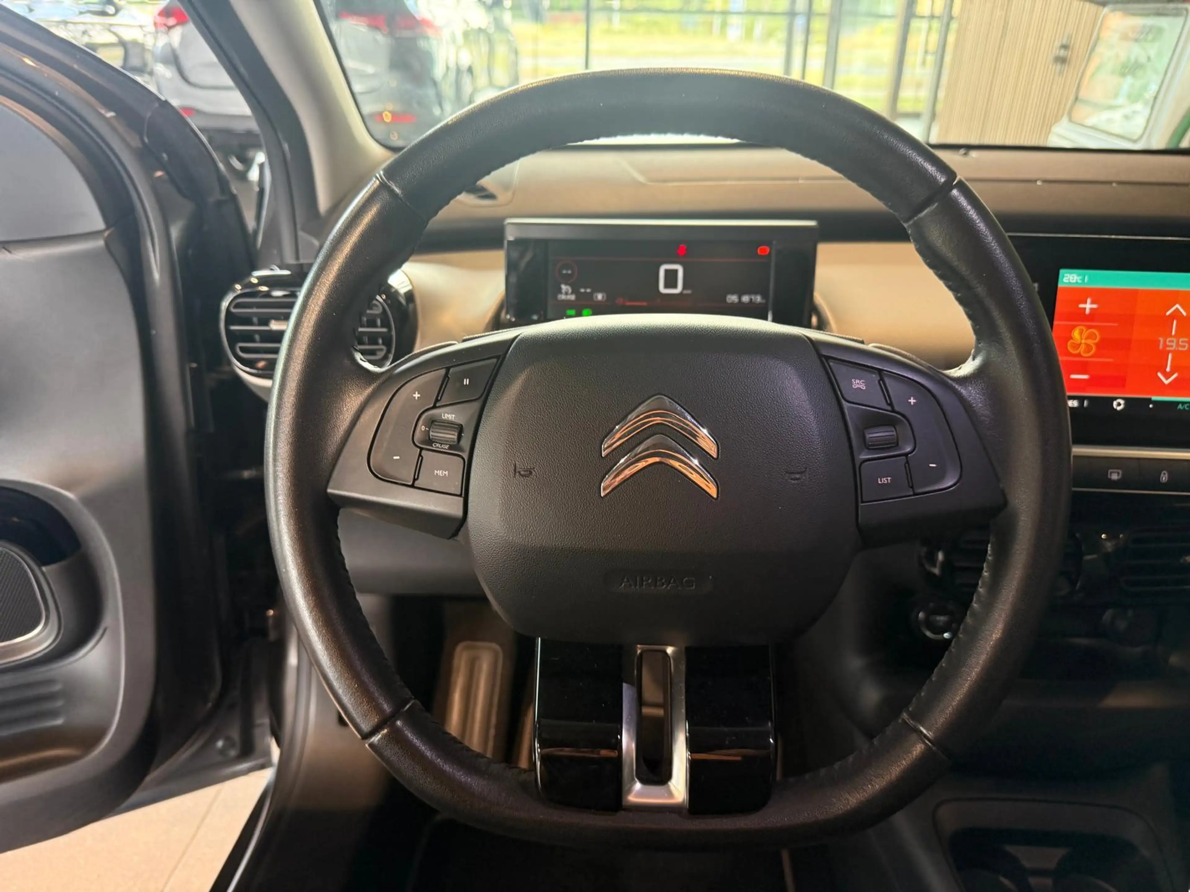 Citroen C4 Cactus 1.2 PureTech Shine Keyless camera trekhaak — photo 16